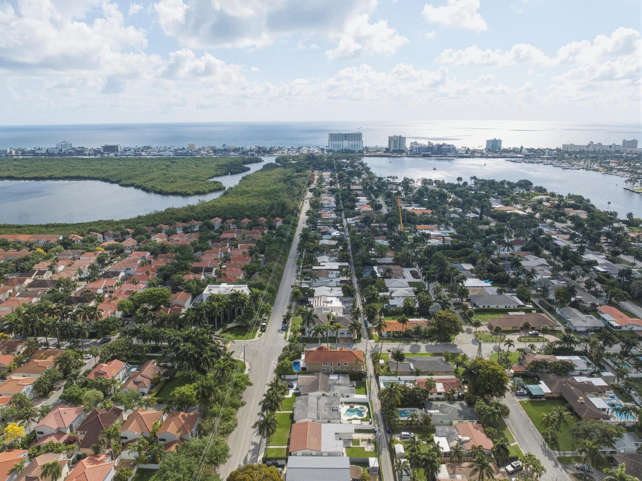 HOLLYWOOD LAKES SECTION - Residential
