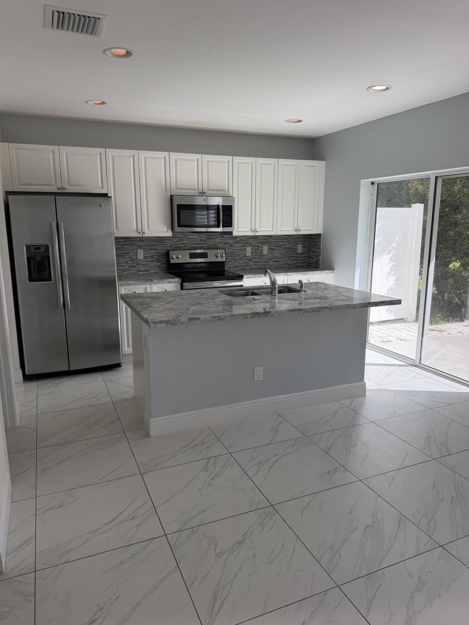 VIZCAYA FALLS PLAT 3 - Residential Lease