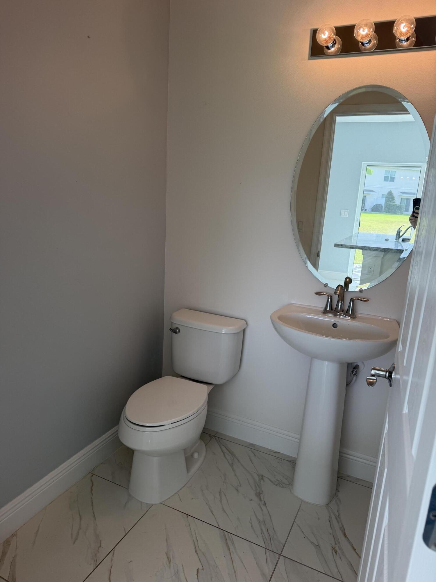 VIZCAYA FALLS PLAT 3 - Residential Lease