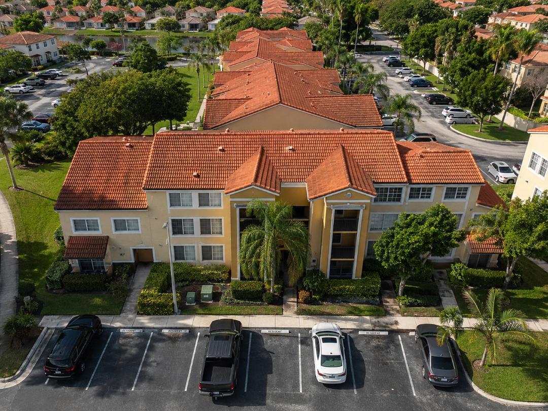 YACHT CLUB ON THE INTRACOASTAL - Residential Lease