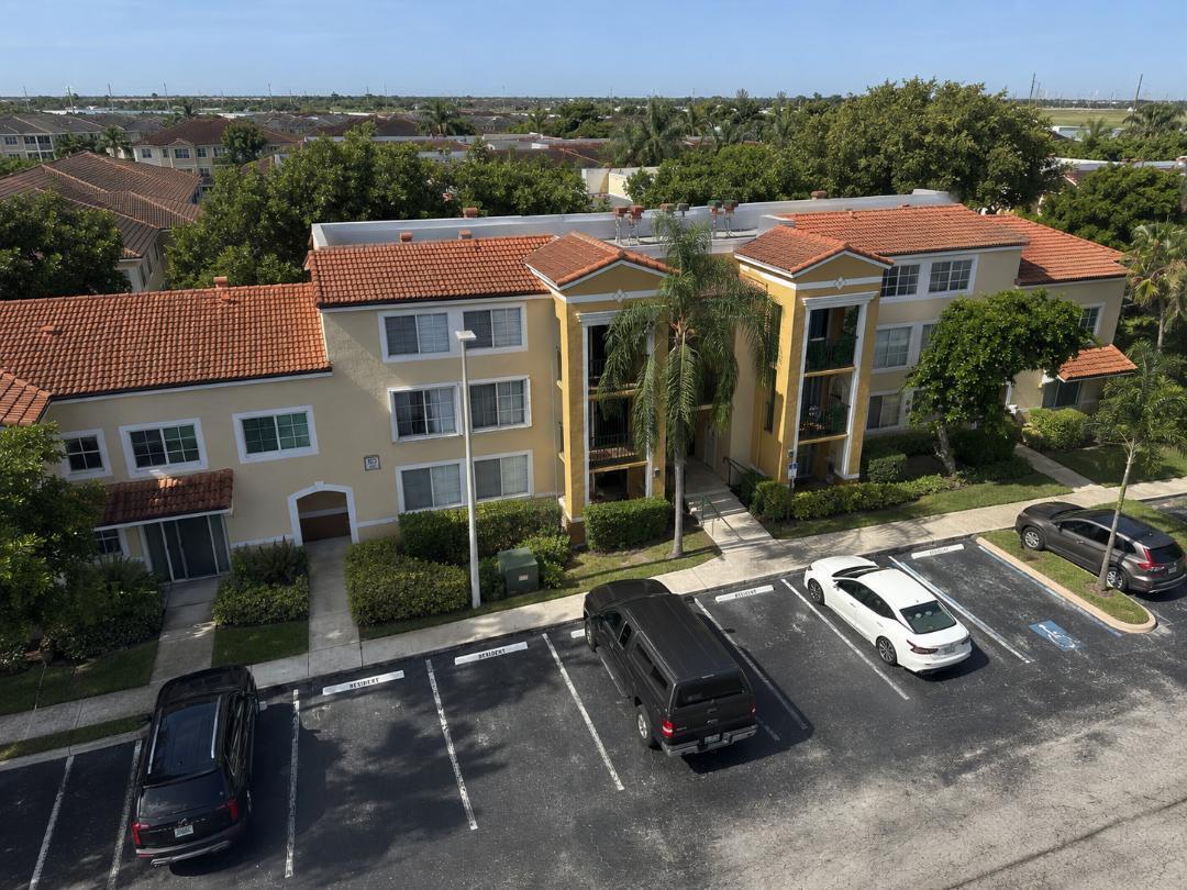 YACHT CLUB ON THE INTRACOASTAL - Residential Lease