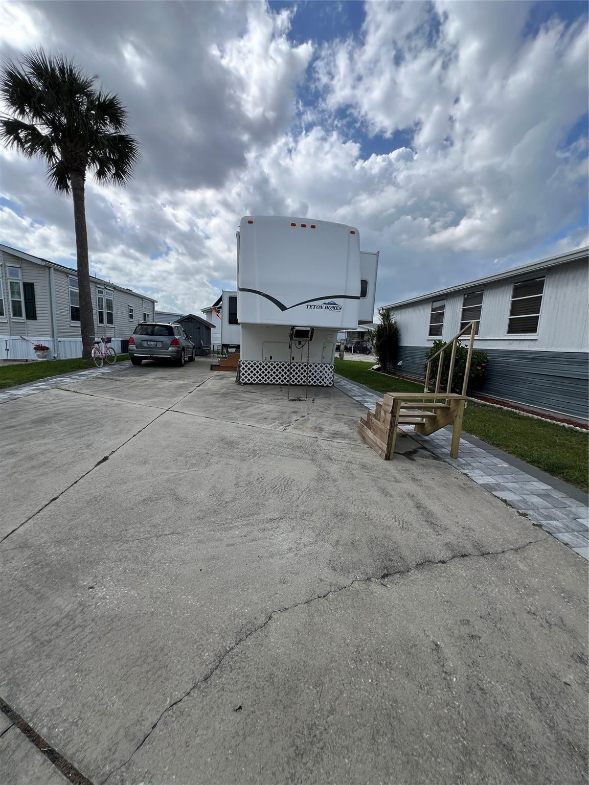 ~Ancient Oaks~ 55+ Community. Owner will sell the lot only for $45,000 or buy both! 2003 Teton RV 5th wheel/ 3 slides- Furnished. 6 new tires. Solid oak cabinets. New pavers on both sides of the lot. Shed w/electric. Bring the boat and lets go fishing! Motivated seller! BRING ALL OFFERS!!