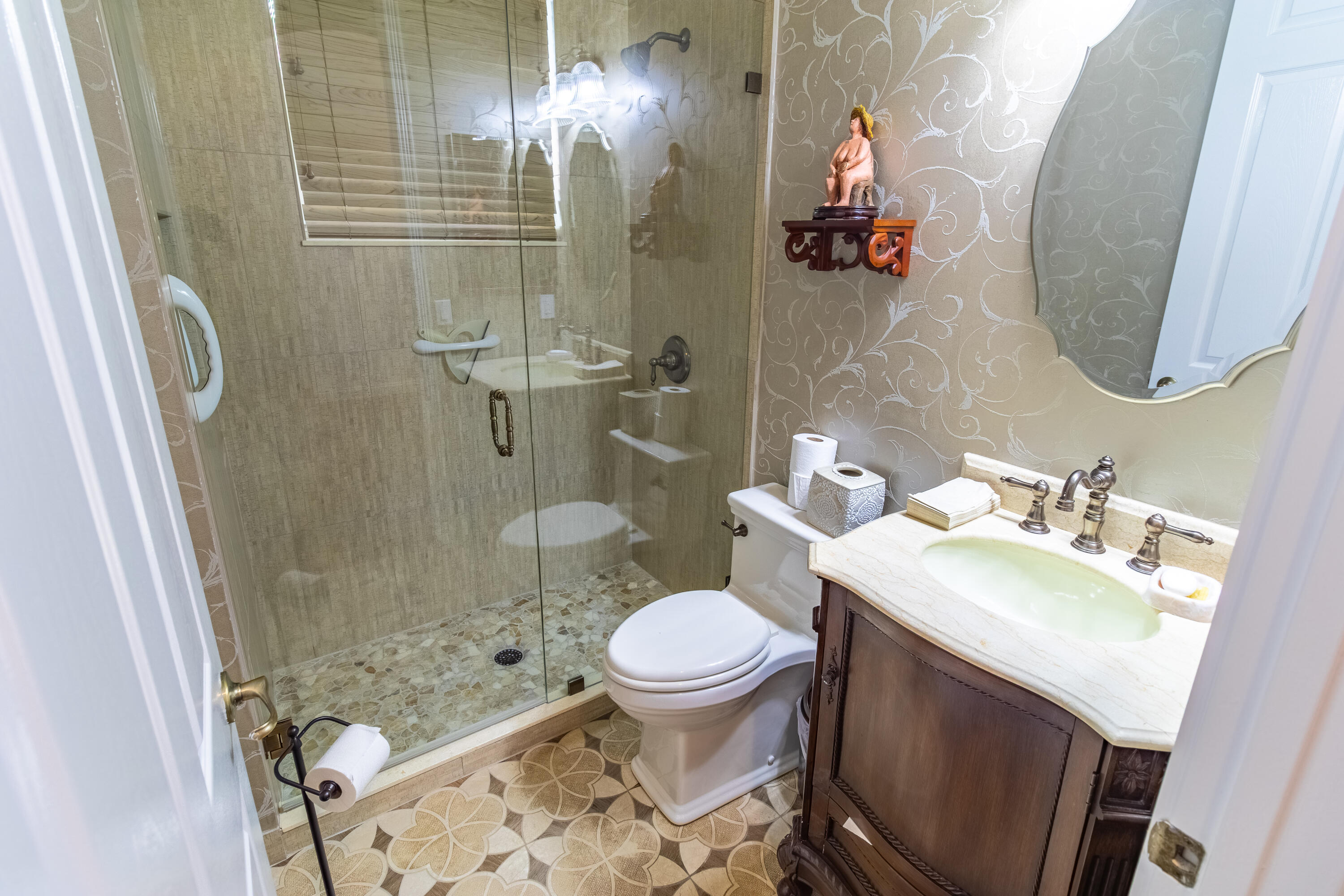 VALENCIA PALMS 6 - Residential Lease