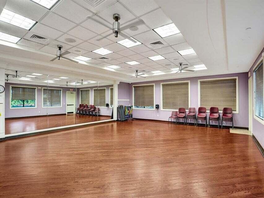 VALENCIA PALMS 6 - Residential Lease