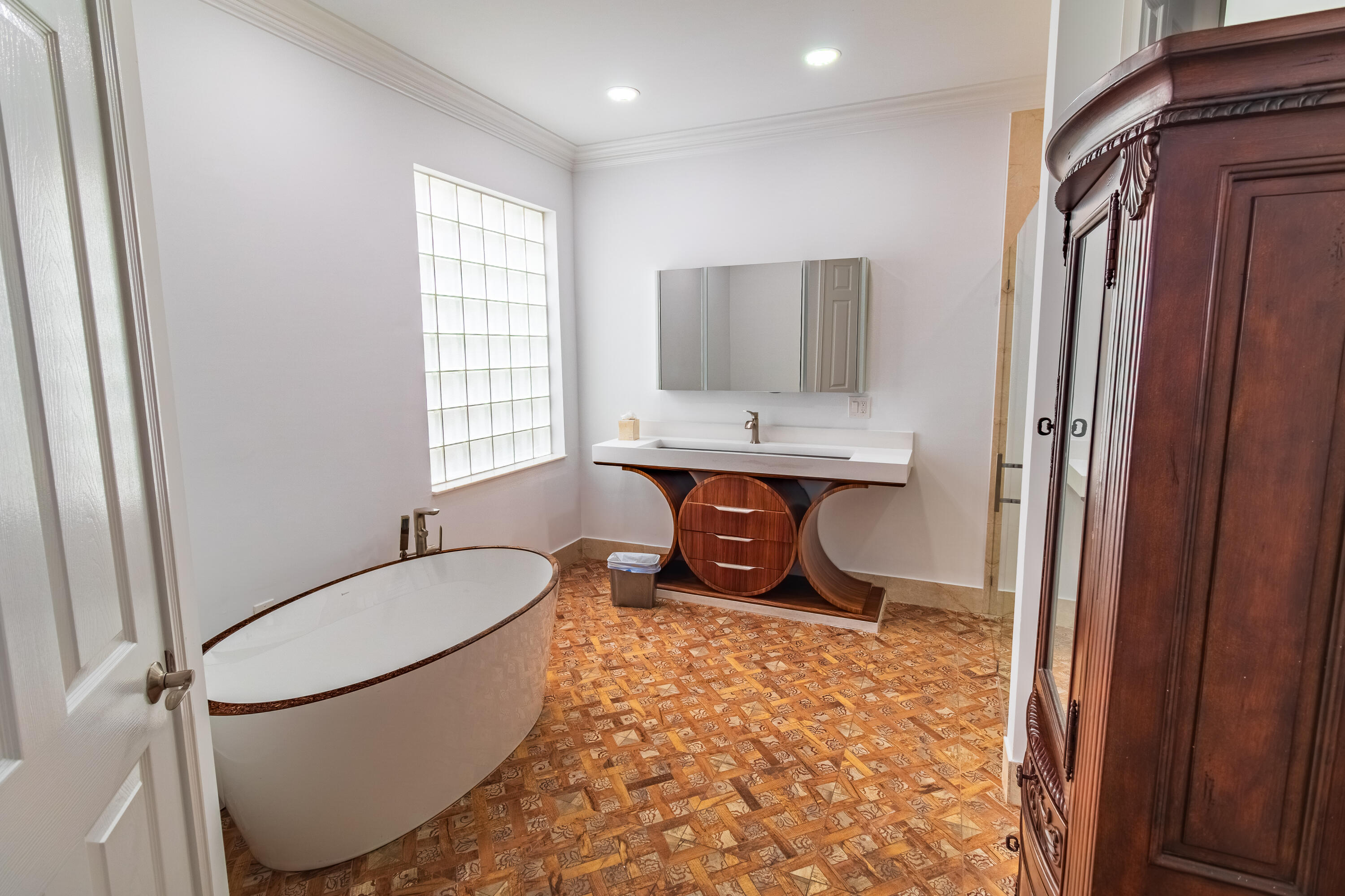 VALENCIA PALMS 6 - Residential Lease