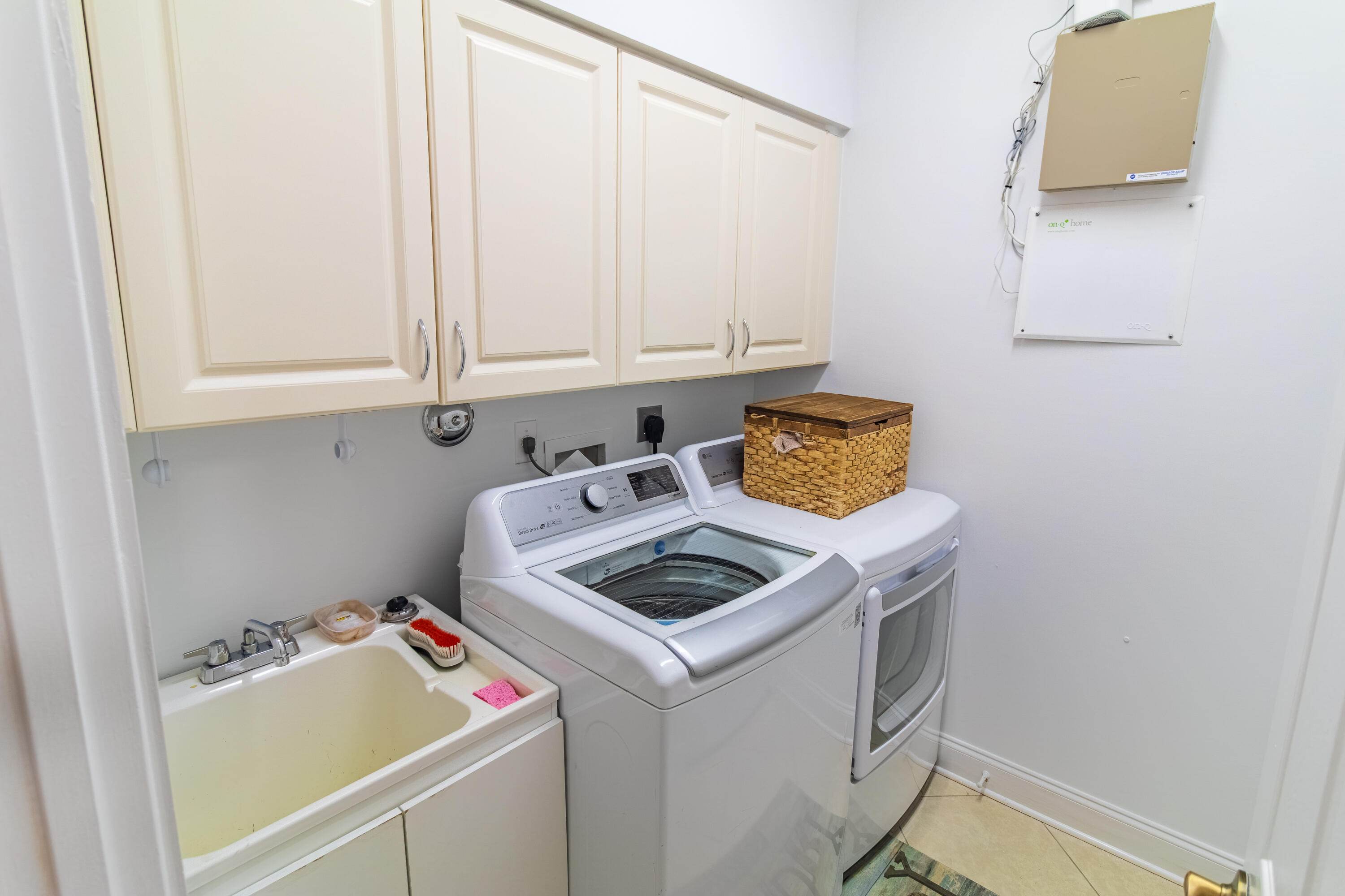 VALENCIA PALMS 6 - Residential Lease