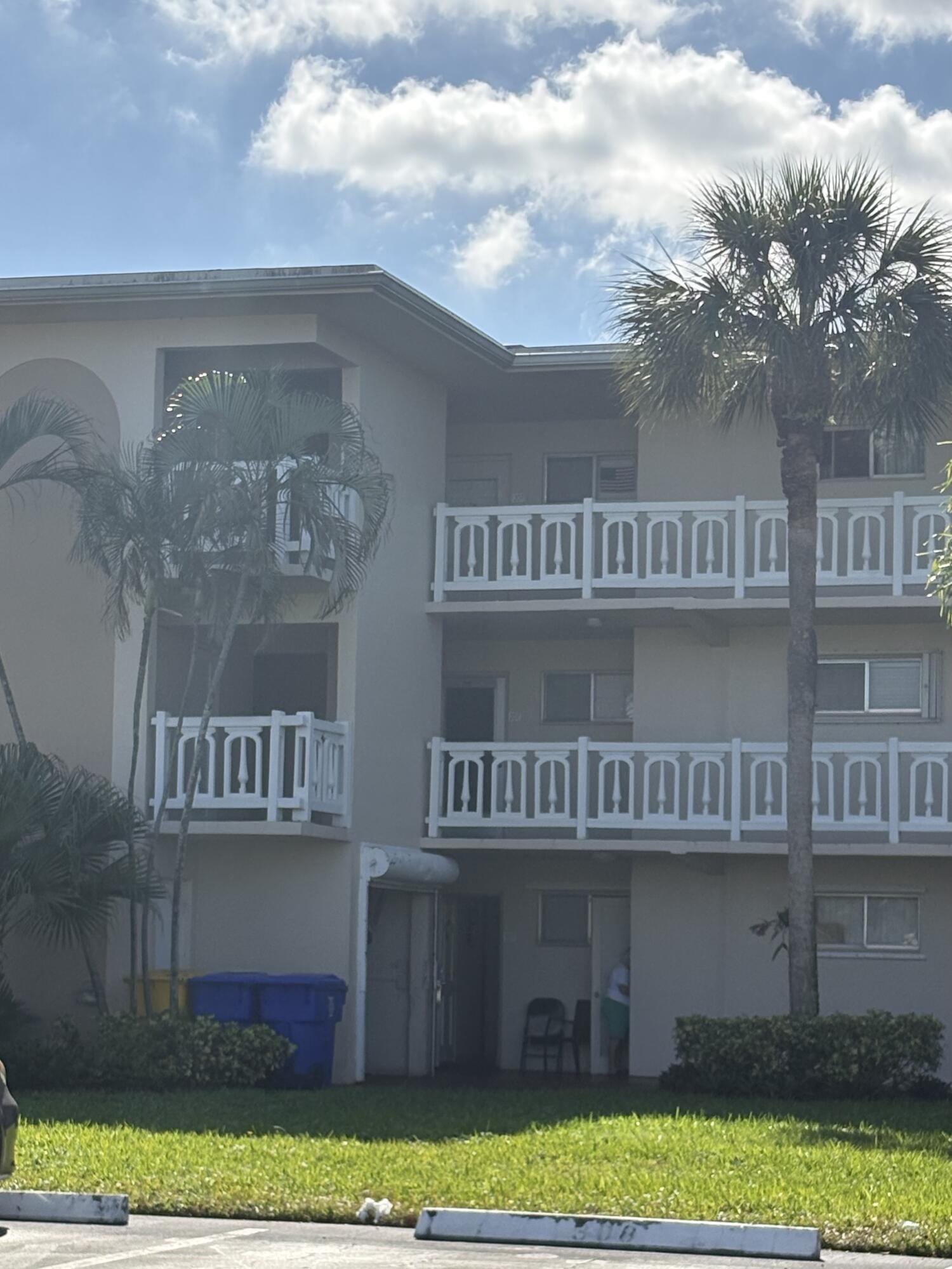1-bedroom, 1-bathroom condo in a 55+ community.  It needs a little work but offers a solid layout and excellent opportunity for customization in a desirable community, and easy access to I-95.