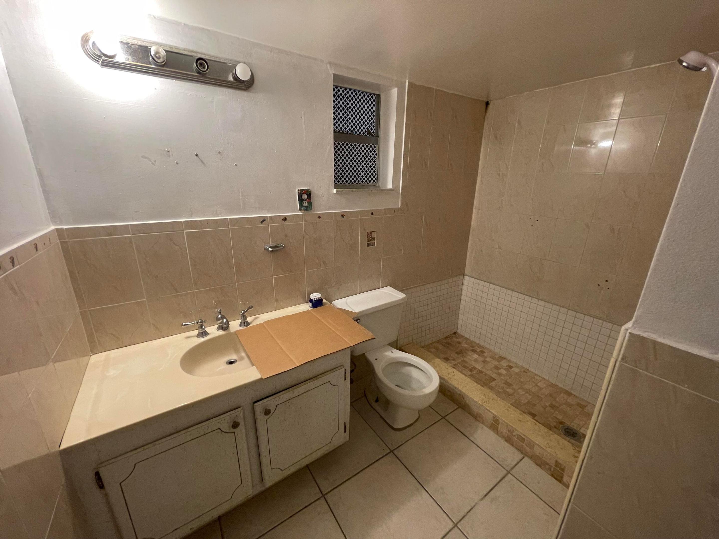 LAKE CLARKE GARDENS CONDO 18 - Residential