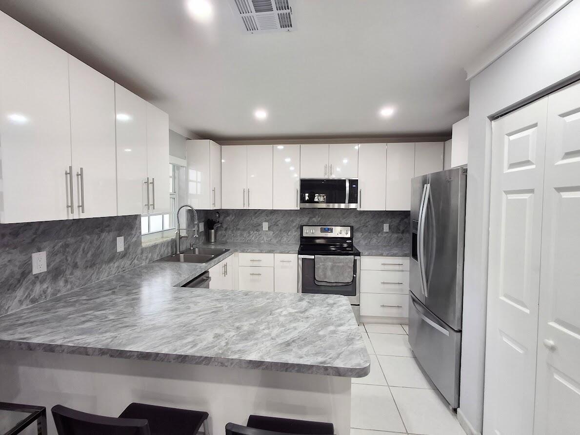 PEMBROKE POINTE - Residential