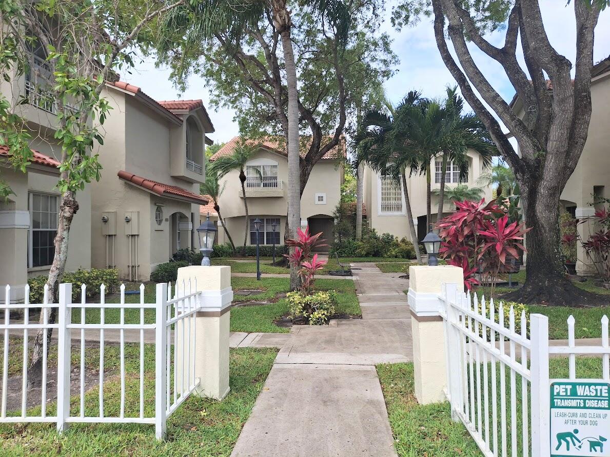 PEMBROKE POINTE - Residential