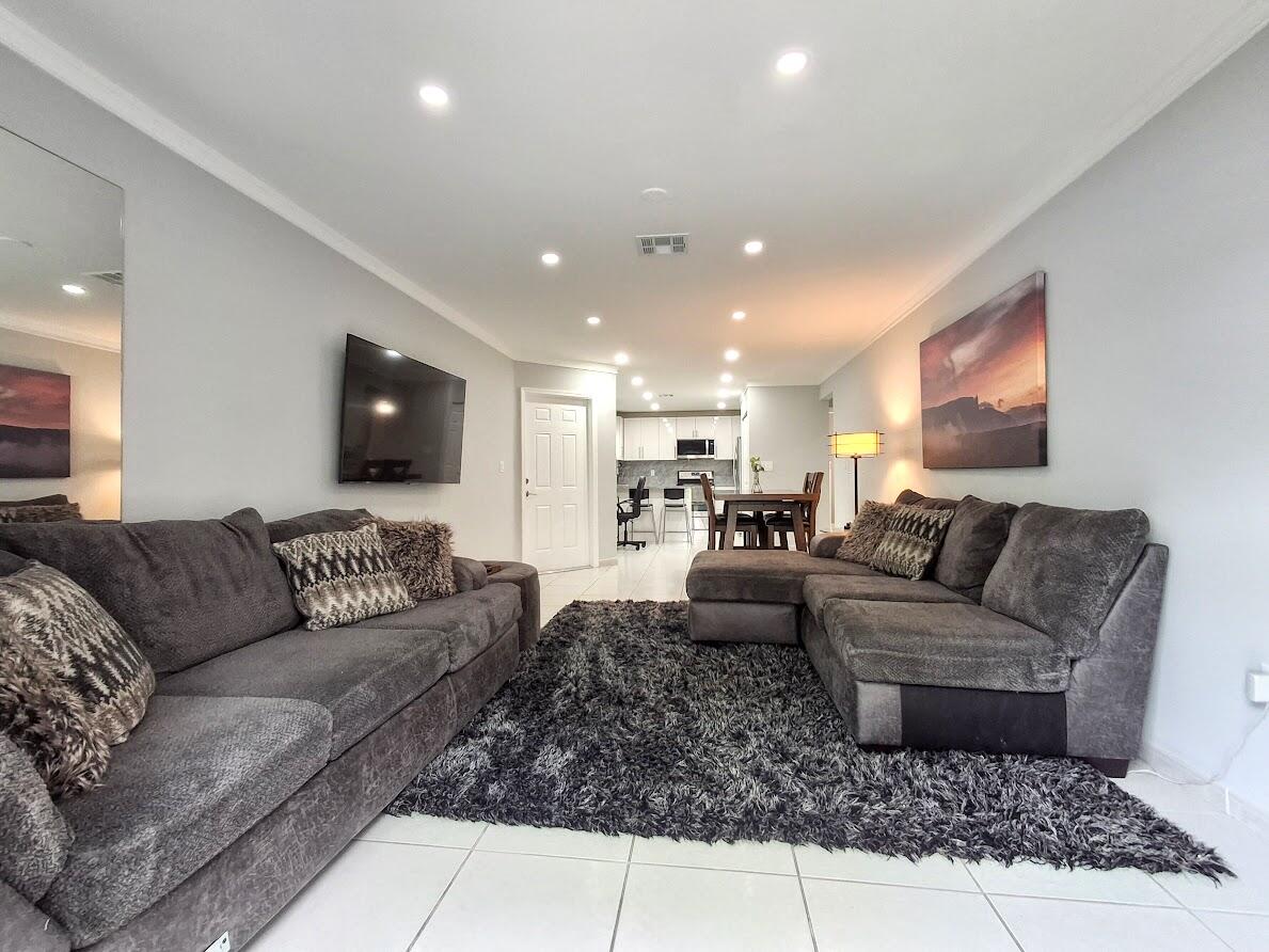 PEMBROKE POINTE - Residential
