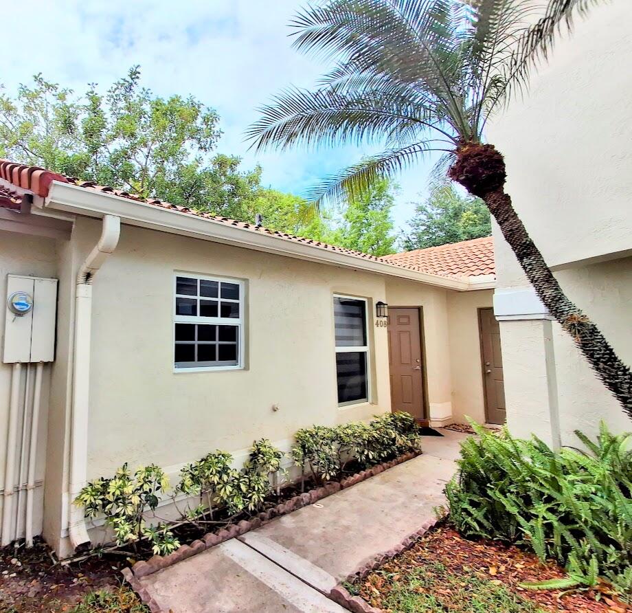 PEMBROKE POINTE - Residential