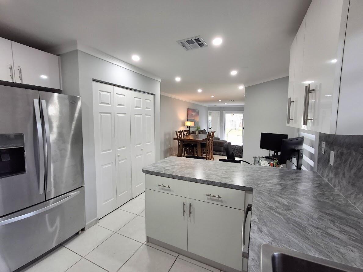 PEMBROKE POINTE - Residential