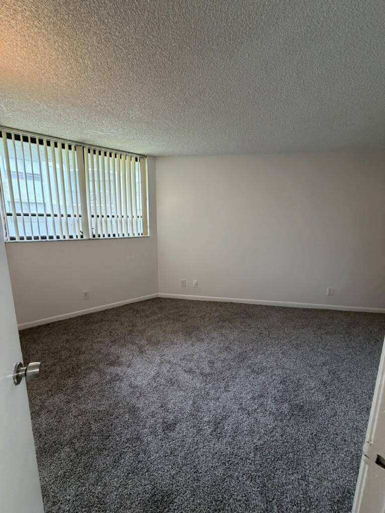 PRESIDENTIAL GOLFVIEW CONDO - Residential Lease