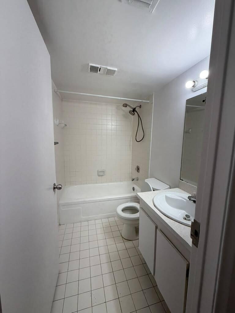 PRESIDENTIAL GOLFVIEW CONDO - Residential Lease