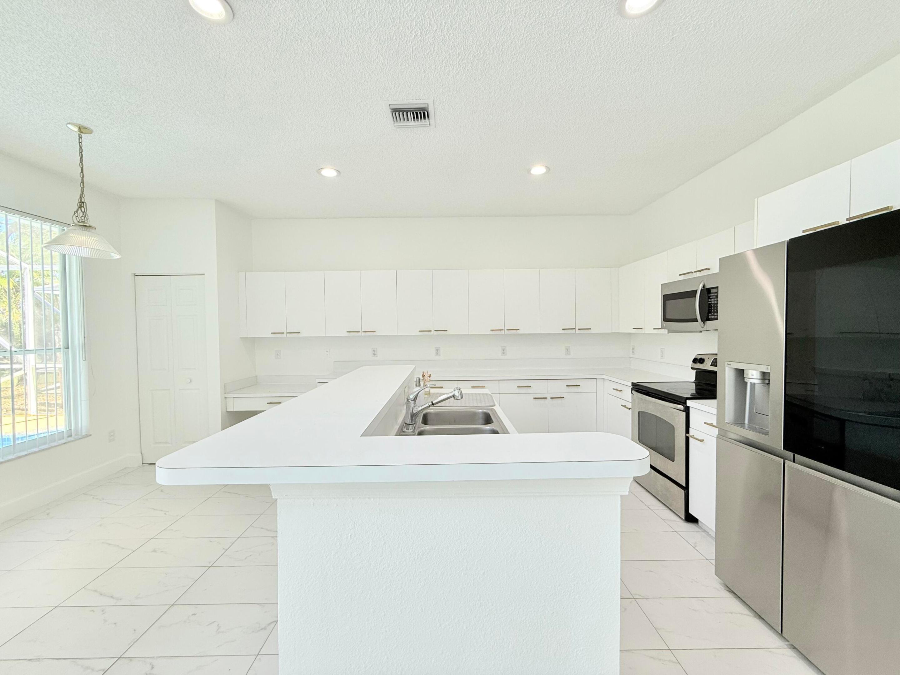 LAKES AT BOCA RATON PAR K - Residential Lease