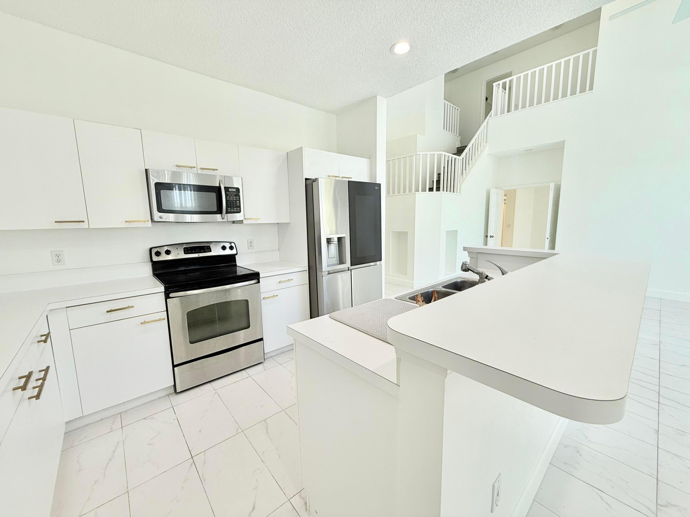 LAKES AT BOCA RATON PAR K - Residential Lease