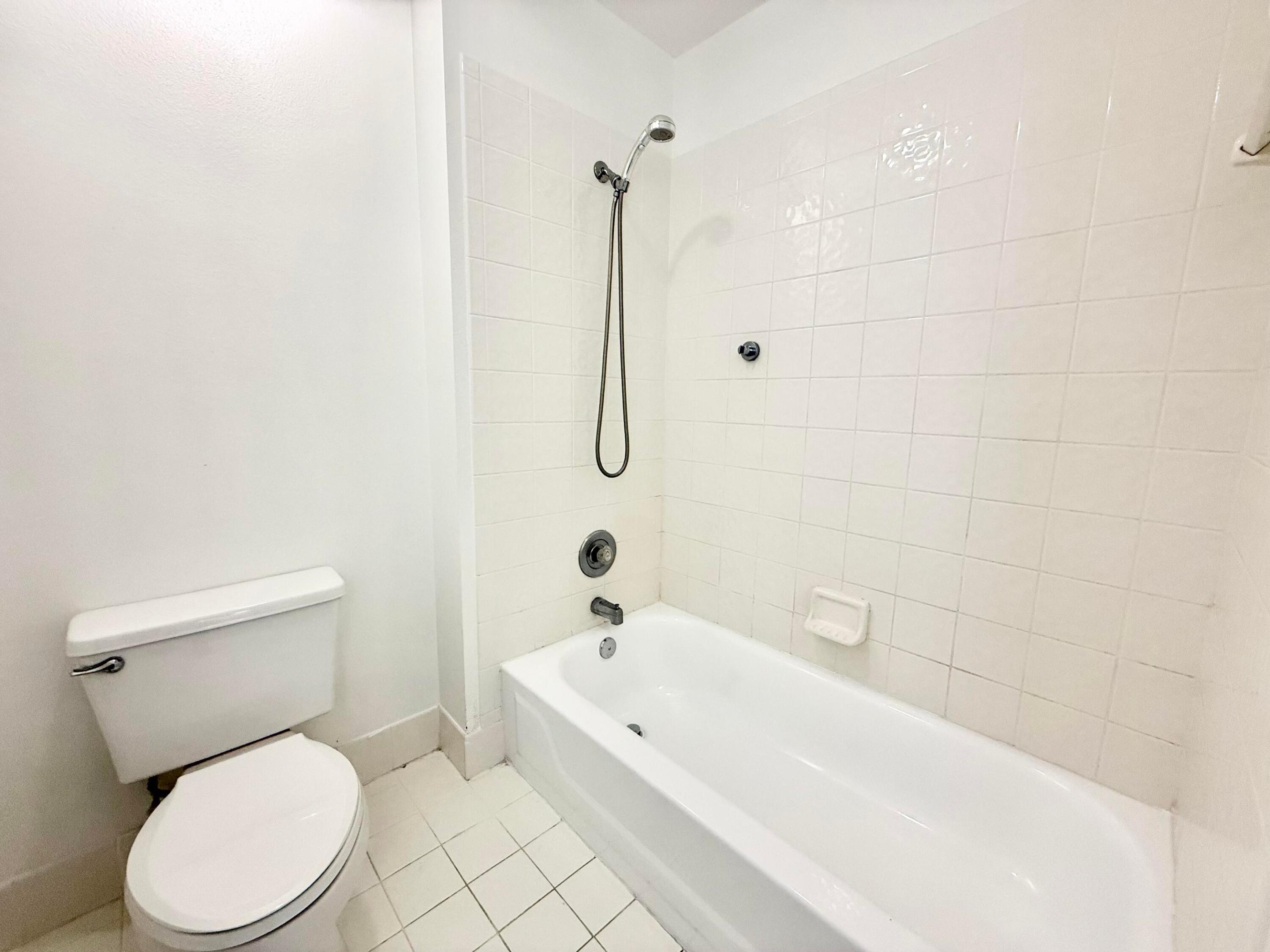 LAKES AT BOCA RATON PAR K - Residential Lease