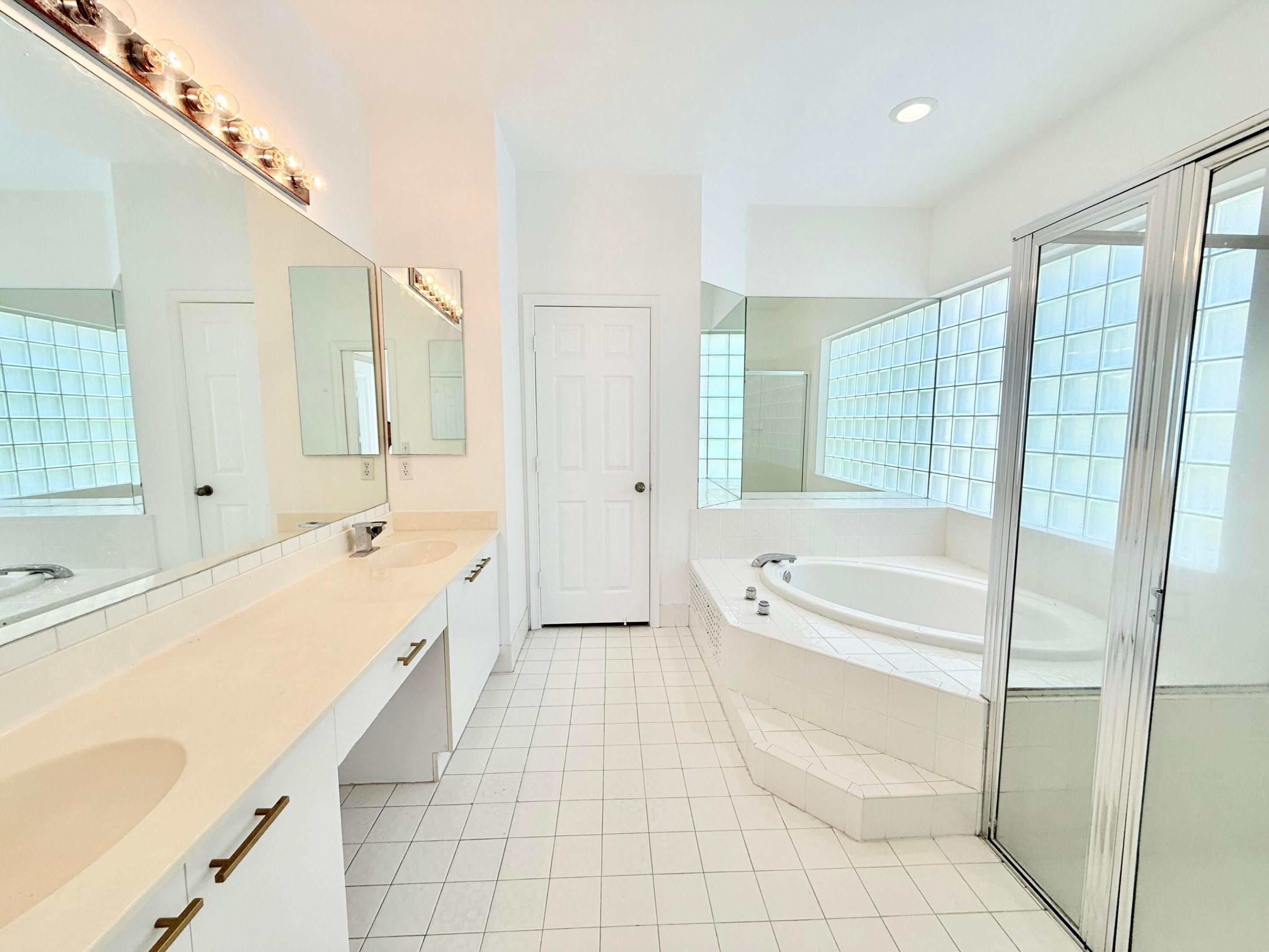 LAKES AT BOCA RATON PAR K - Residential Lease