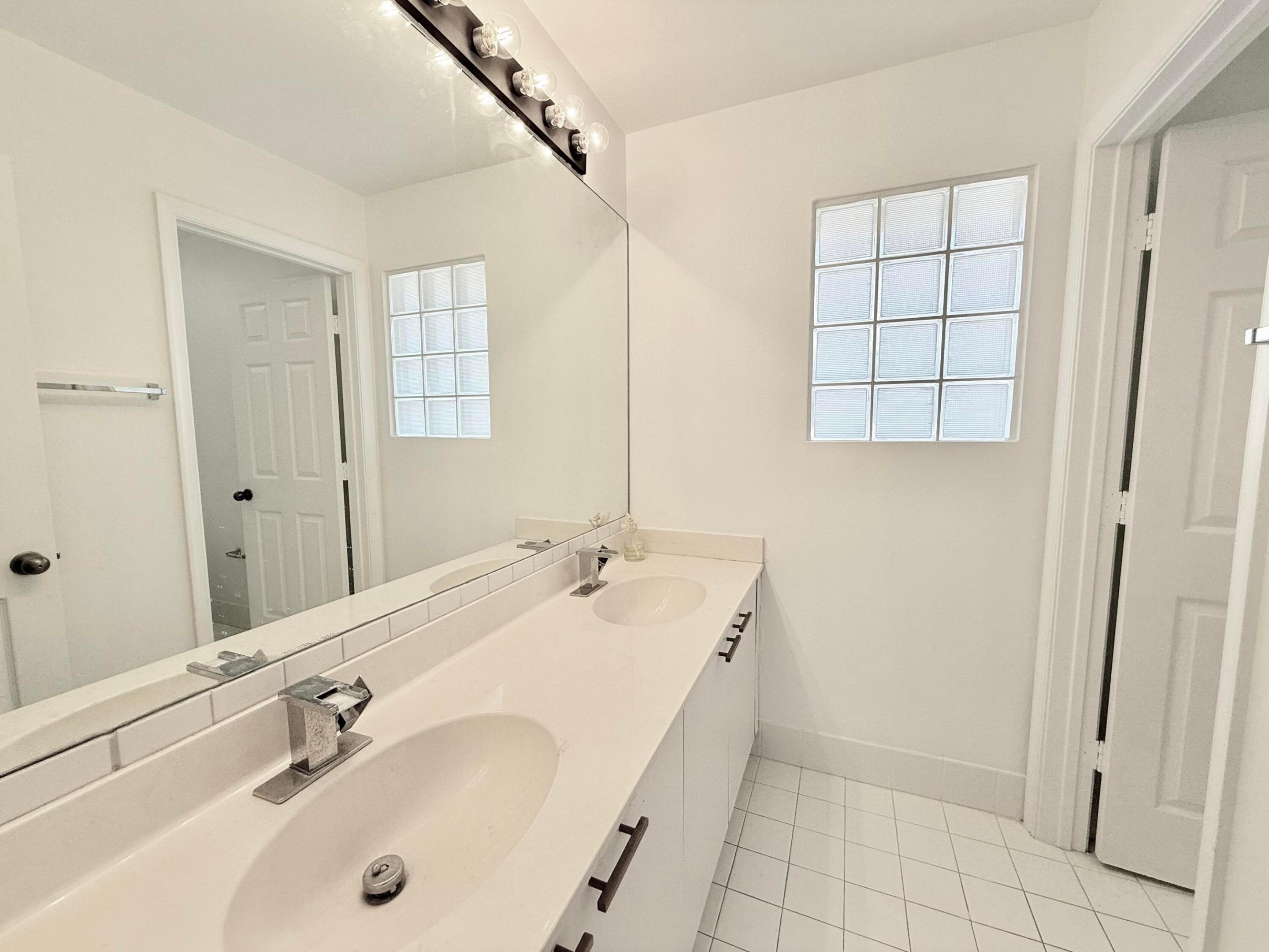 LAKES AT BOCA RATON PAR K - Residential Lease