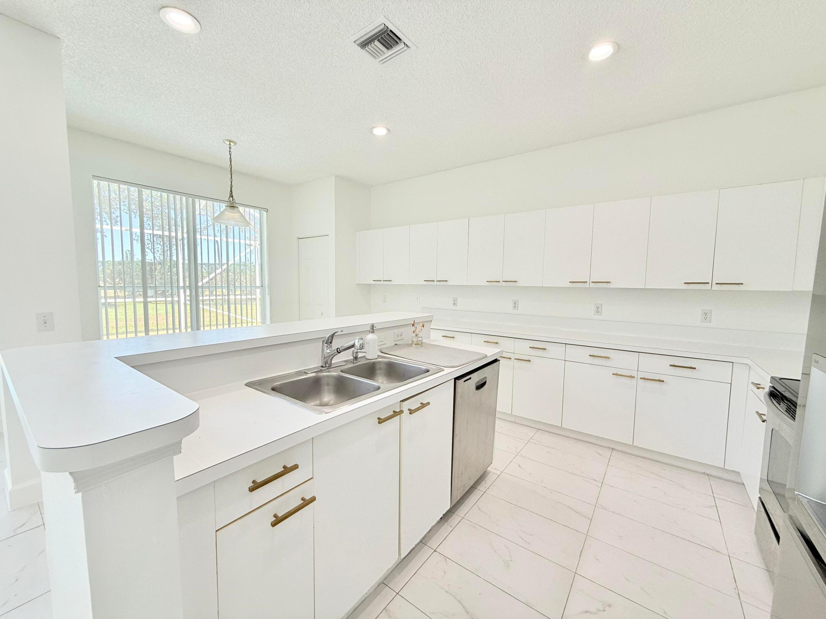 LAKES AT BOCA RATON PAR K - Residential Lease