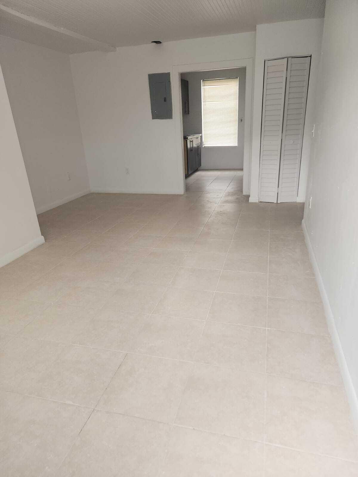 NORTH HOLLYWOOD - Residential Lease
