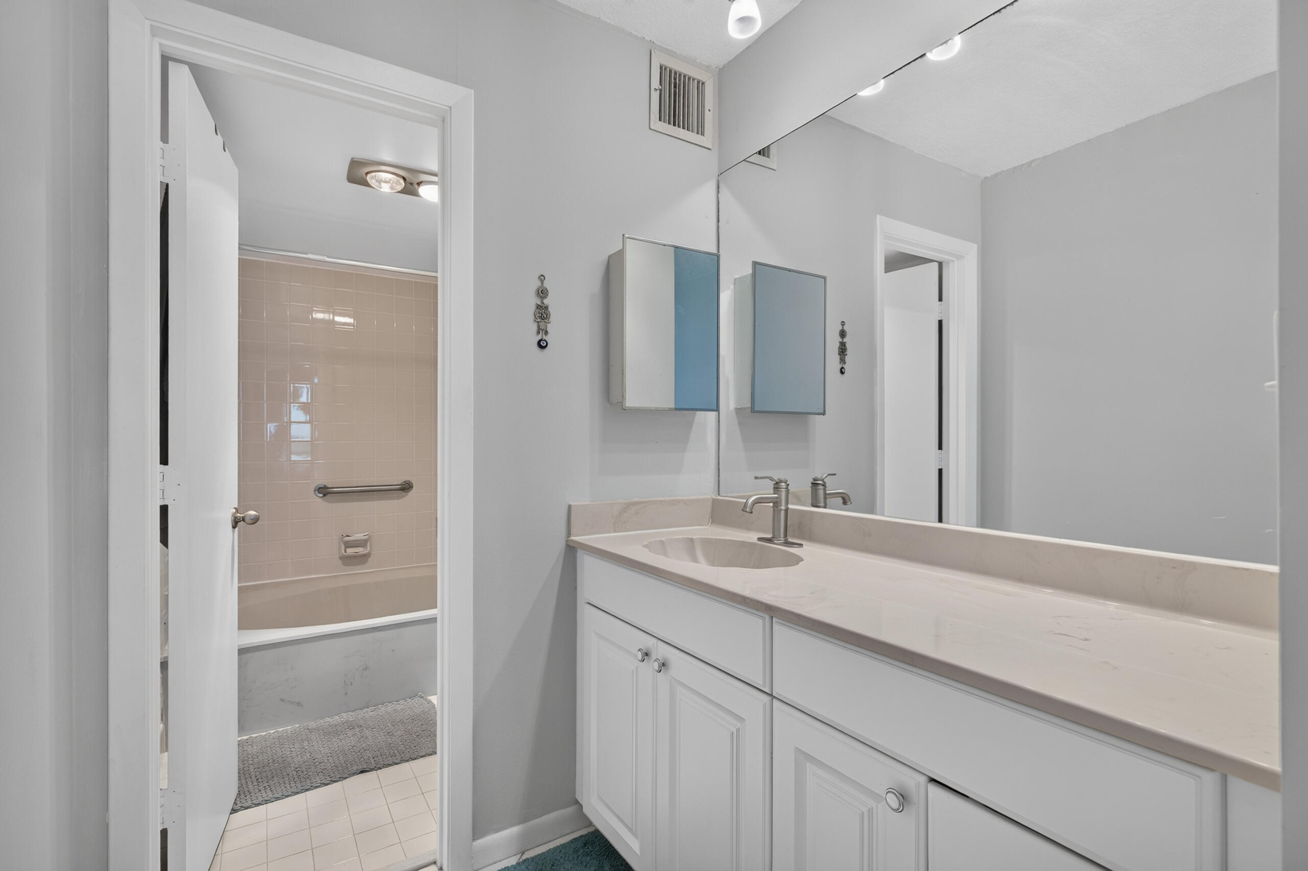 SILVER THATCH OCEAN CLUB CONDO - Residential