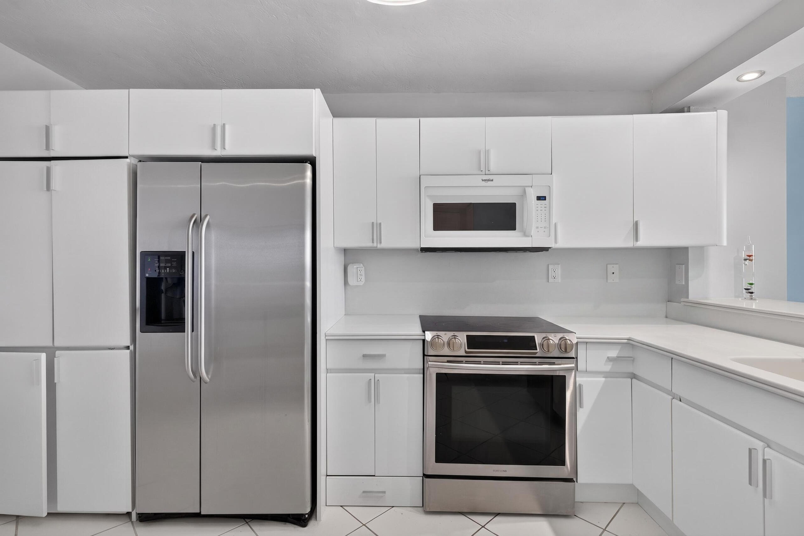 SILVER THATCH OCEAN CLUB CONDO - Residential