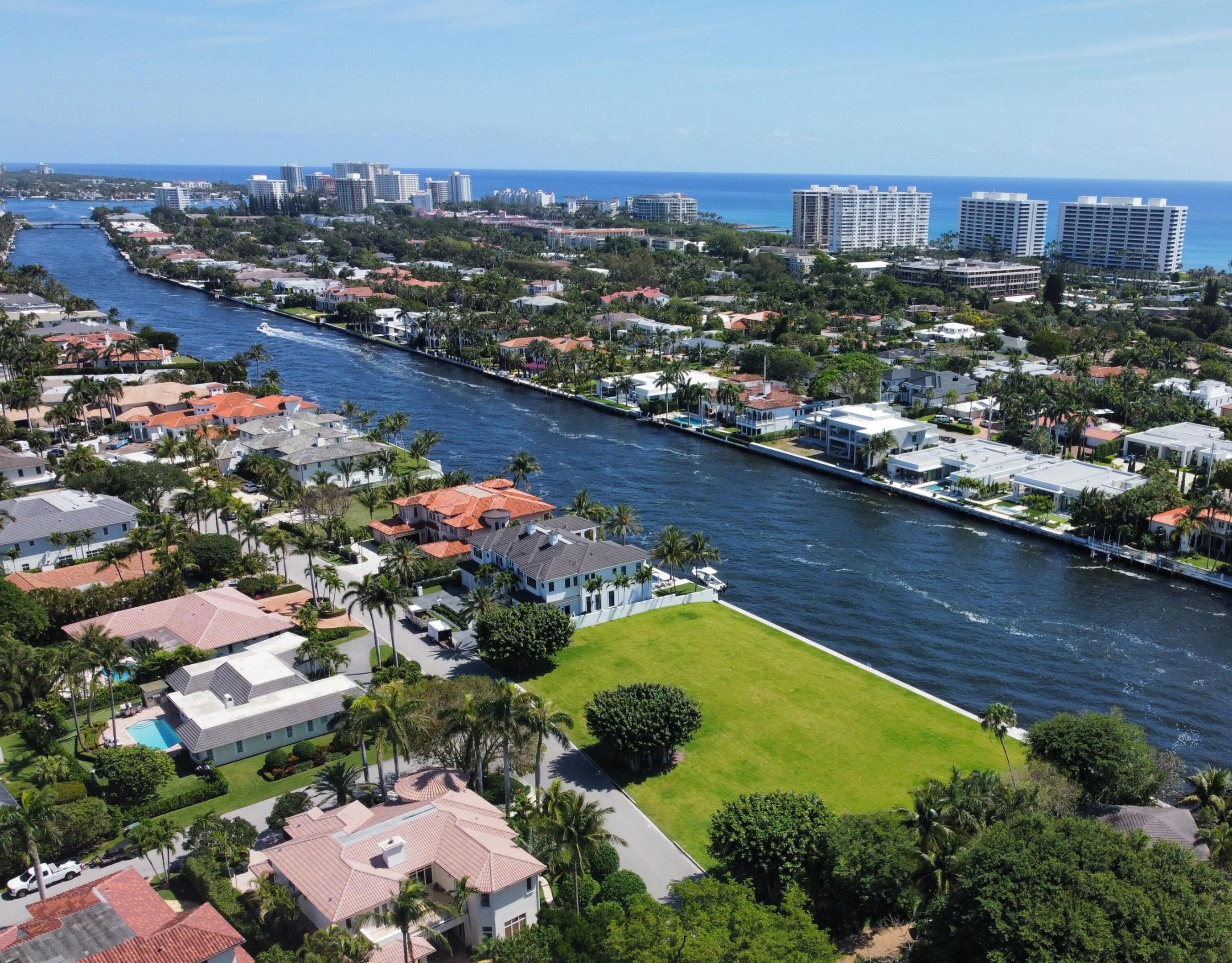 ROYAL PALM YACHT & COUNTRY CLUB - Land
