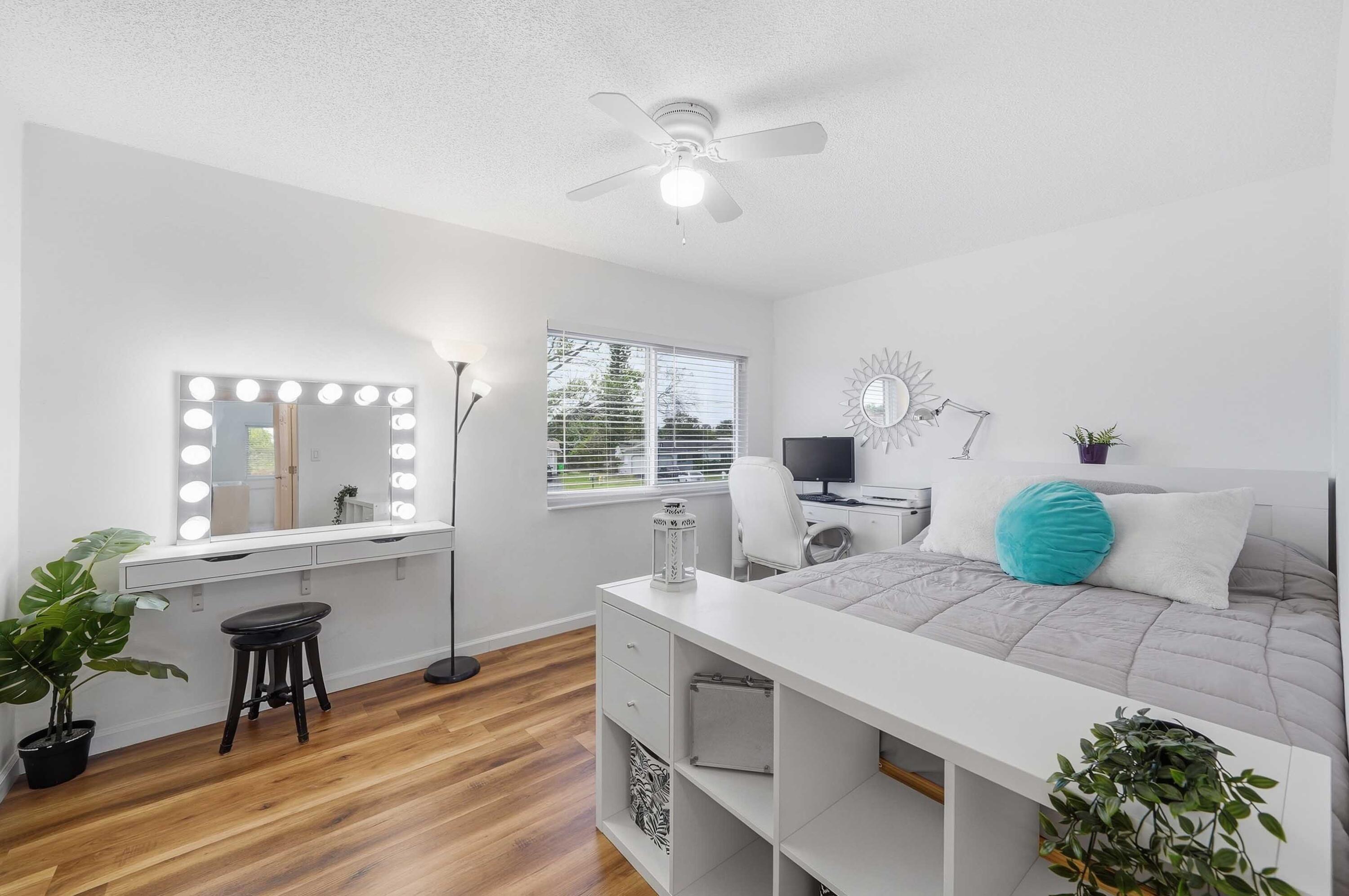 COUNTRY SQUIRE TOWNHOMES - Residential