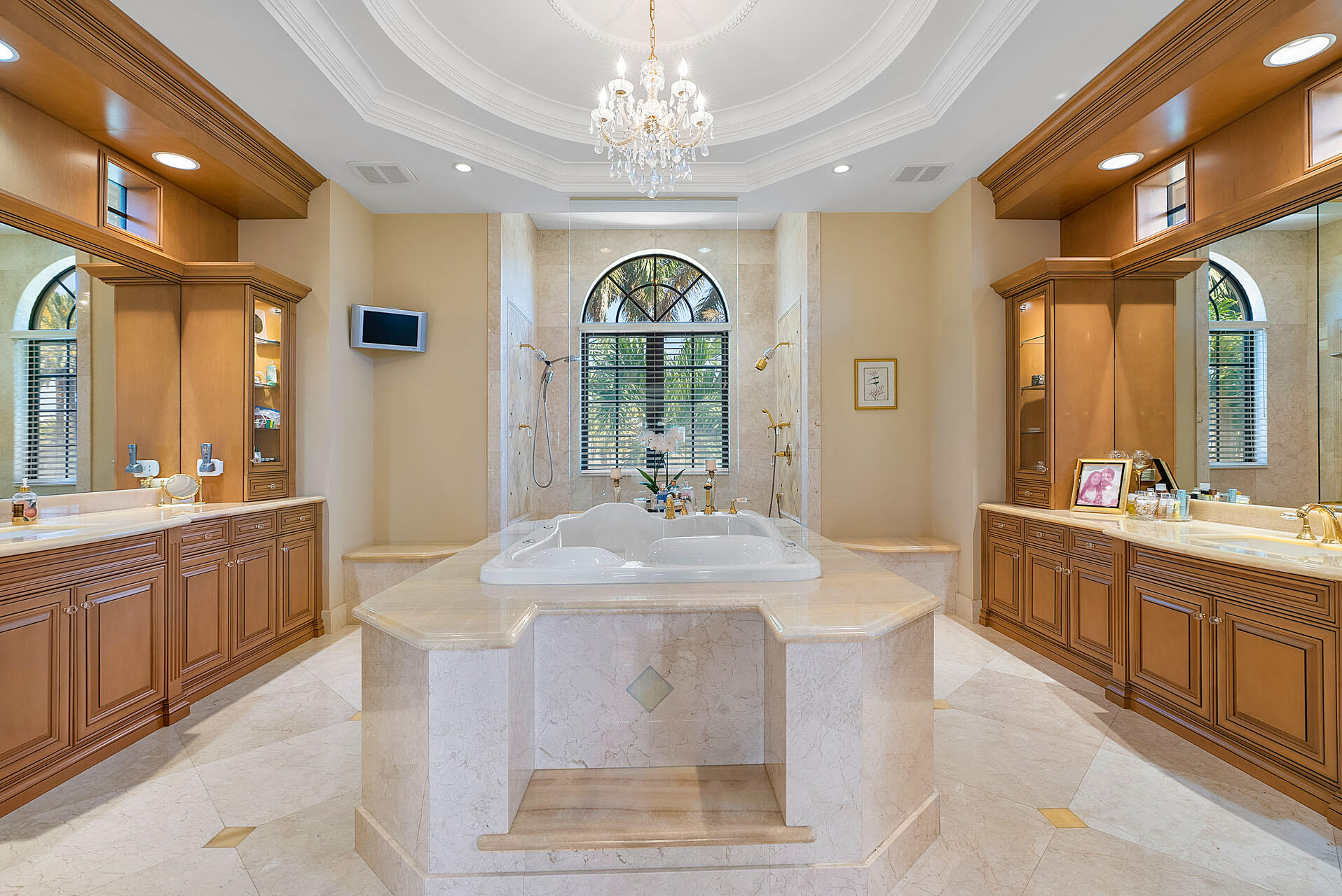 ROYAL PALM YACHT & COUNTRY CLUB - Residential