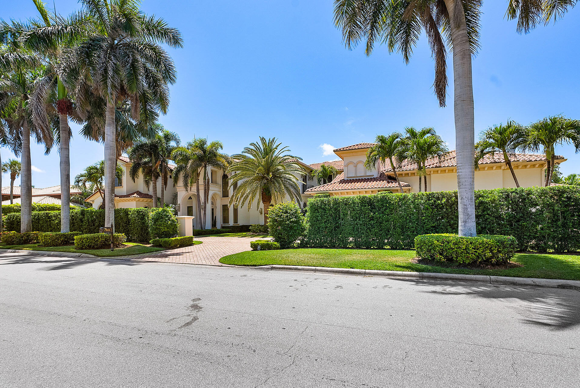 ROYAL PALM YACHT & COUNTRY CLUB - Residential