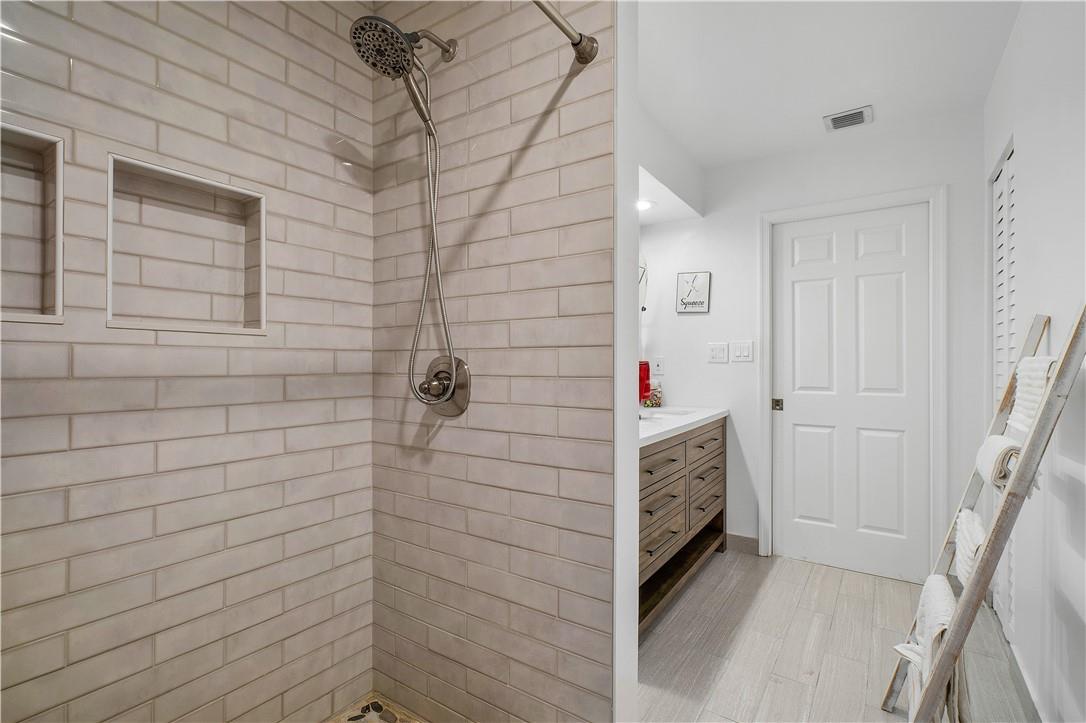 Pine Ridge 112-37 B - Residential