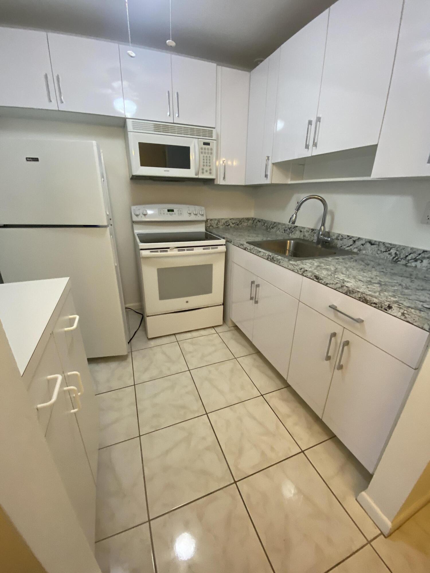 KINGSWOOD II CONDOS - Residential Lease