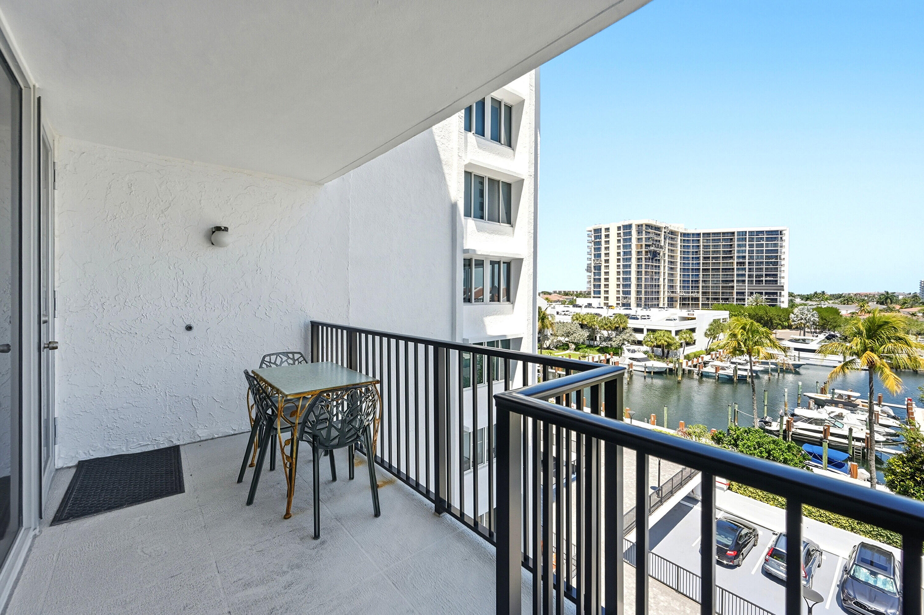 ABERDEEN ARMS CONDO - Residential