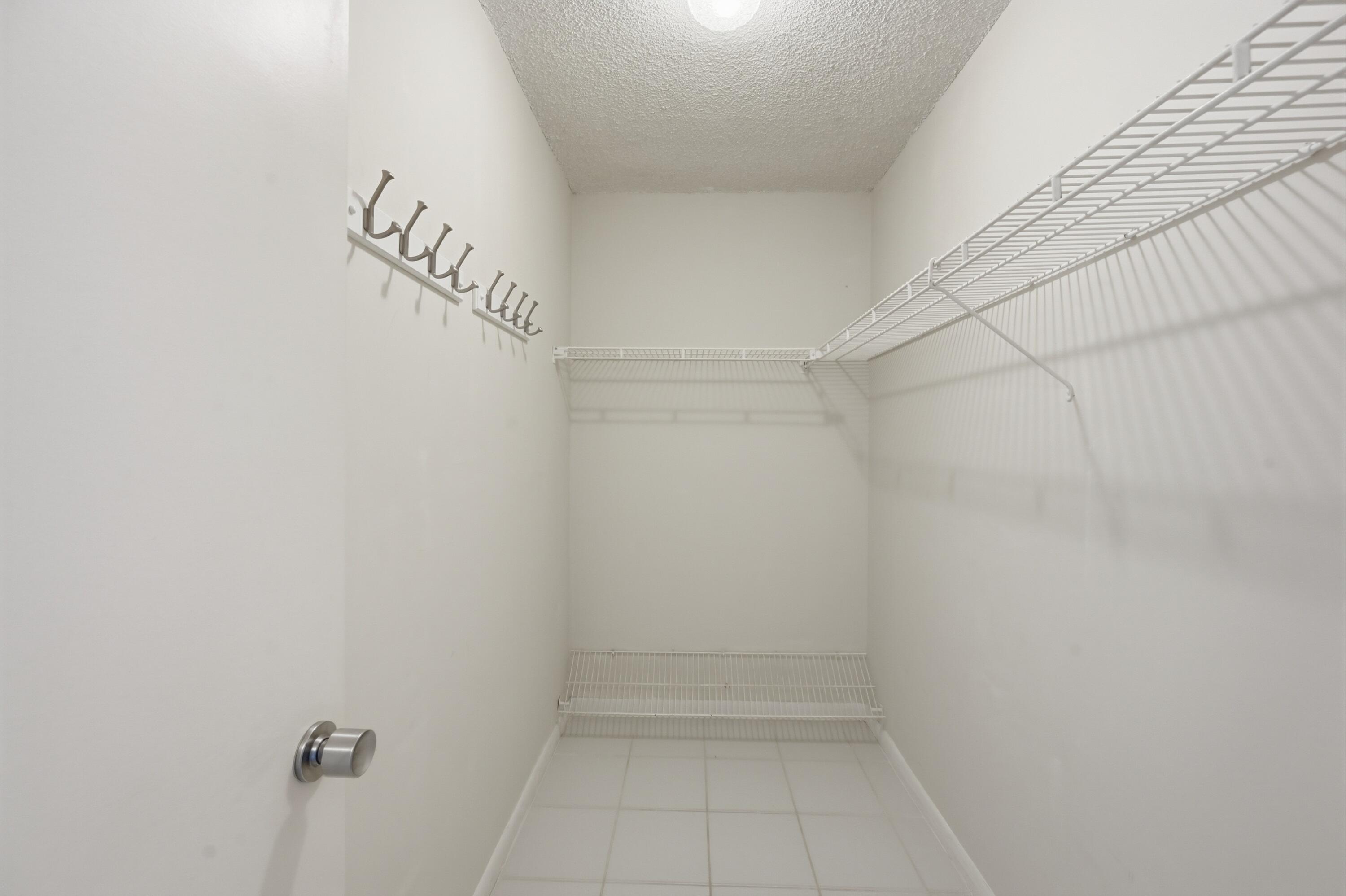 ABERDEEN ARMS CONDO - Residential