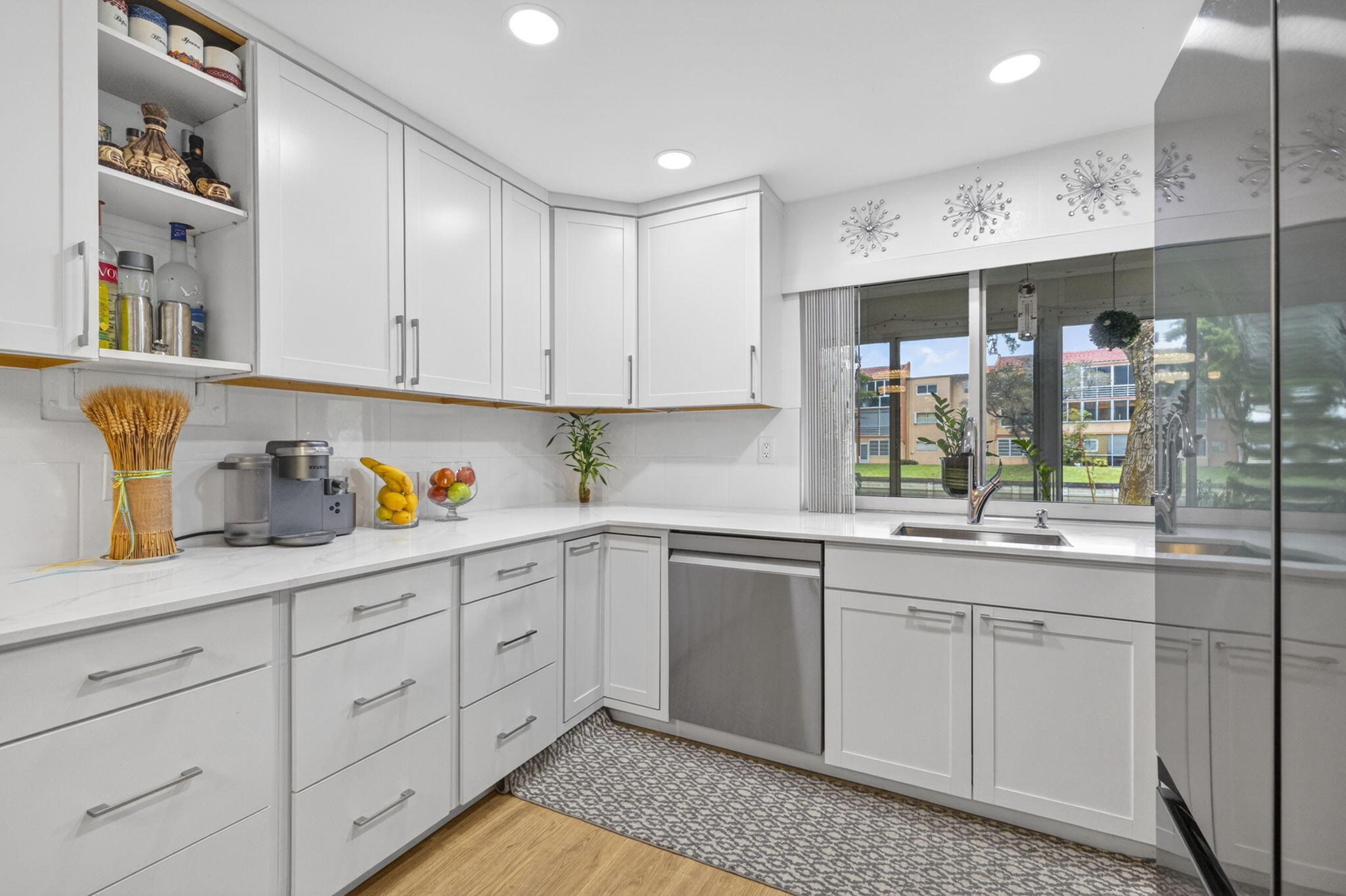 LIME BAY CONDOMINIUM 1 - Residential