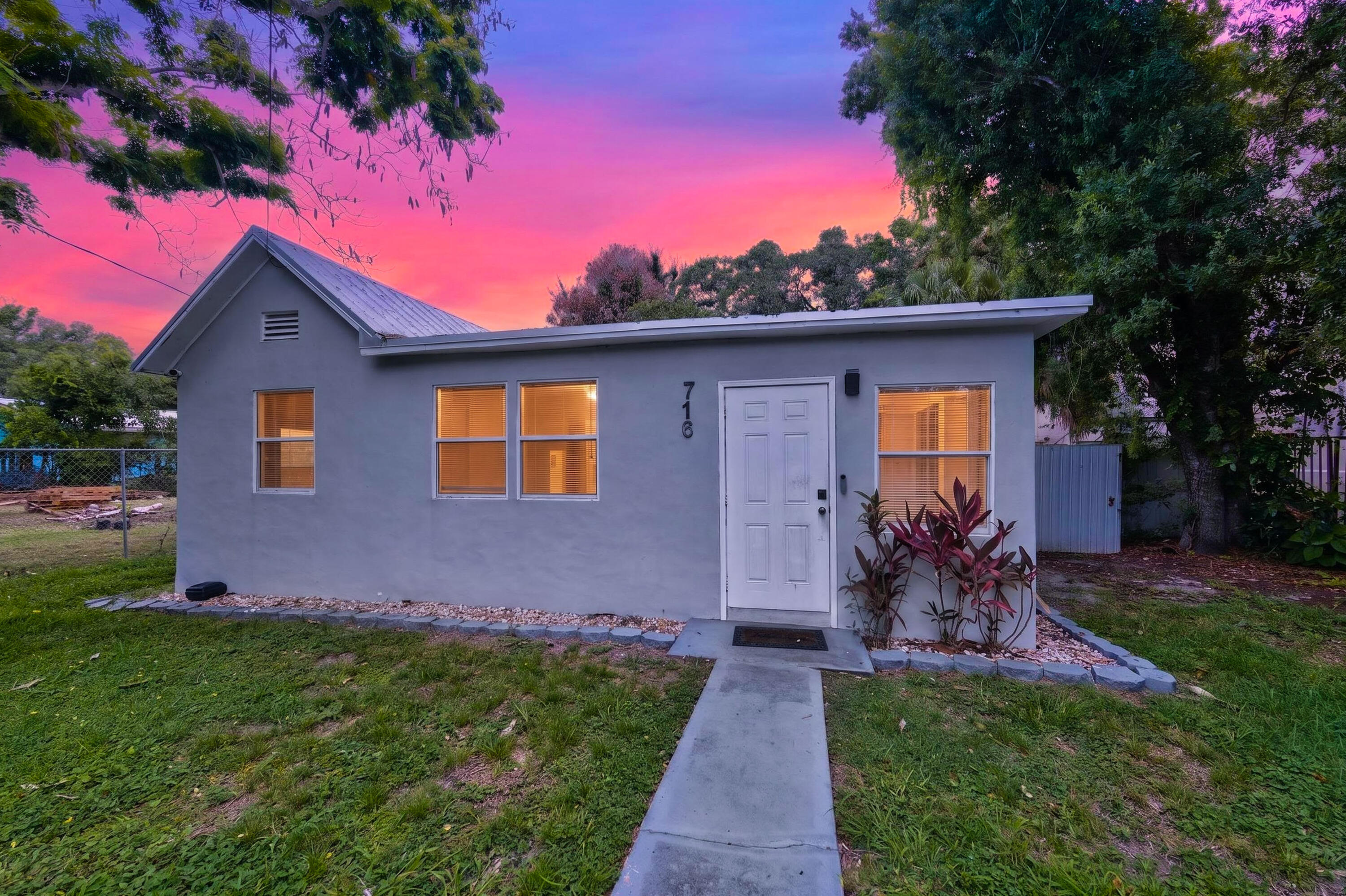 Located in Fort Pierce's Historic District, this charming home features a 2023 roof, spacious yard, and convenient access to downtown, shopping, dining, parks, and local amenities. A great opportunity to own a property with character, recent improvements, and an excellent location.