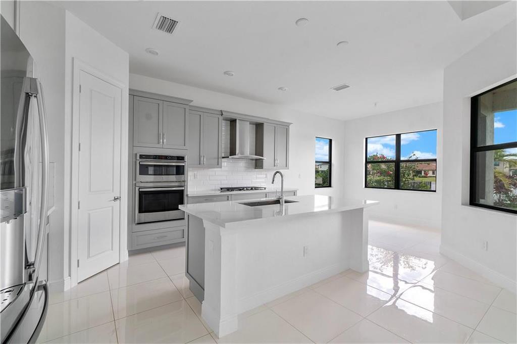 PARKLAND BAY - Residential