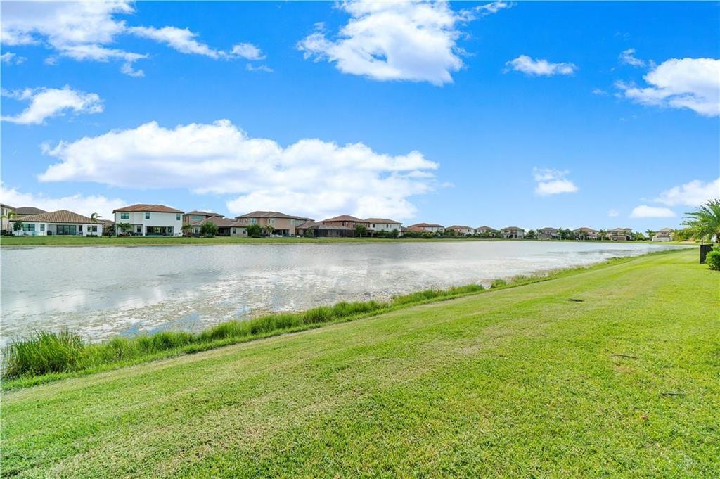 PARKLAND BAY - Residential