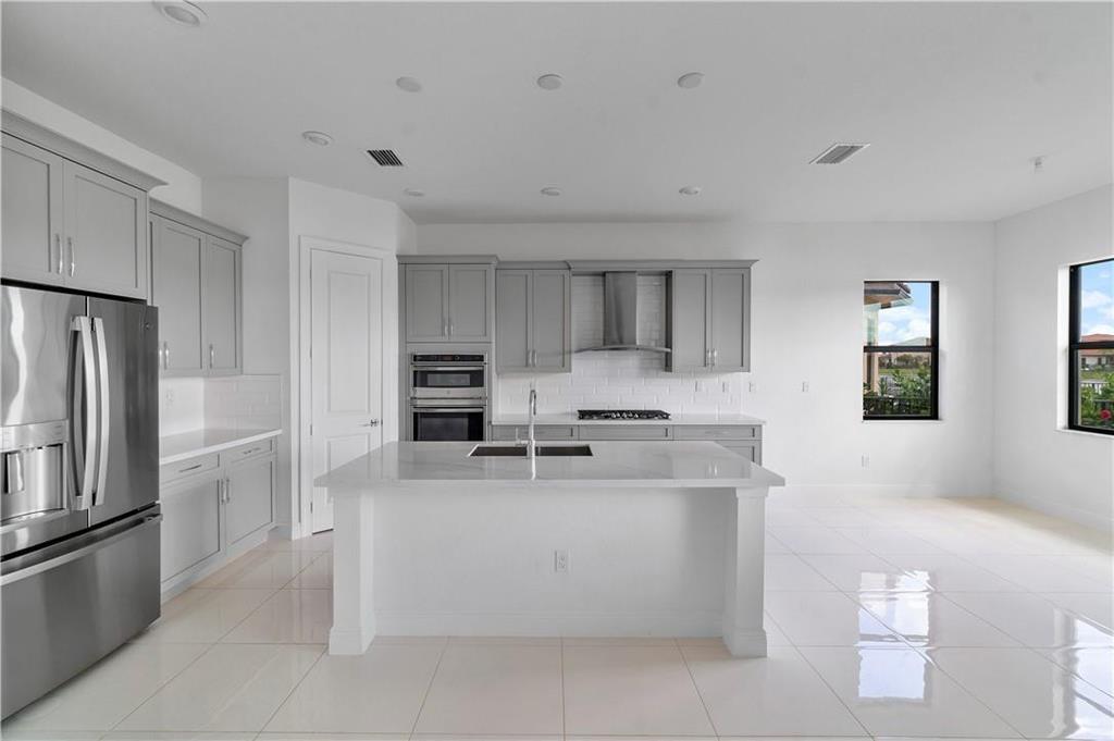 PARKLAND BAY - Residential