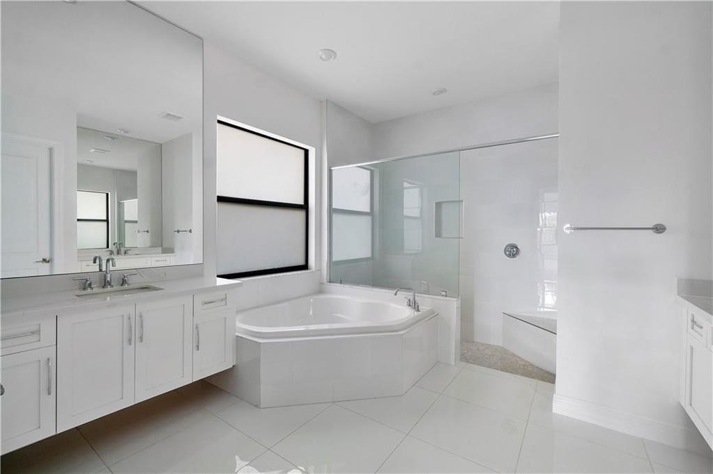 PARKLAND BAY - Residential