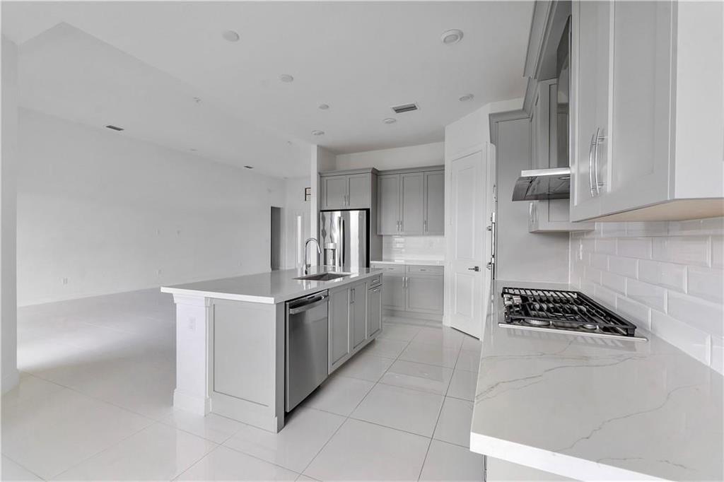 PARKLAND BAY - Residential