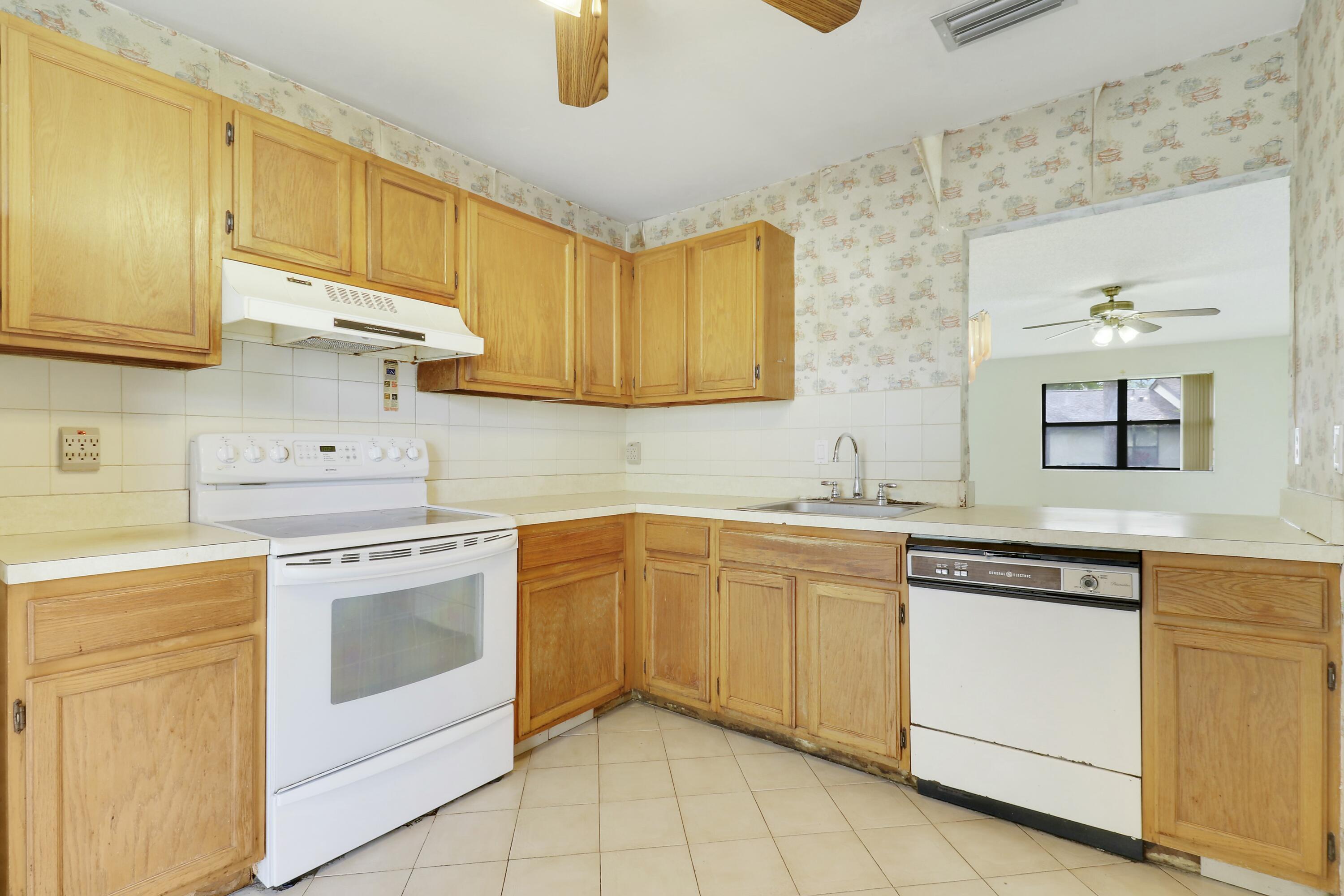 STRATHMORE GATE I UNIT TWO - Residential