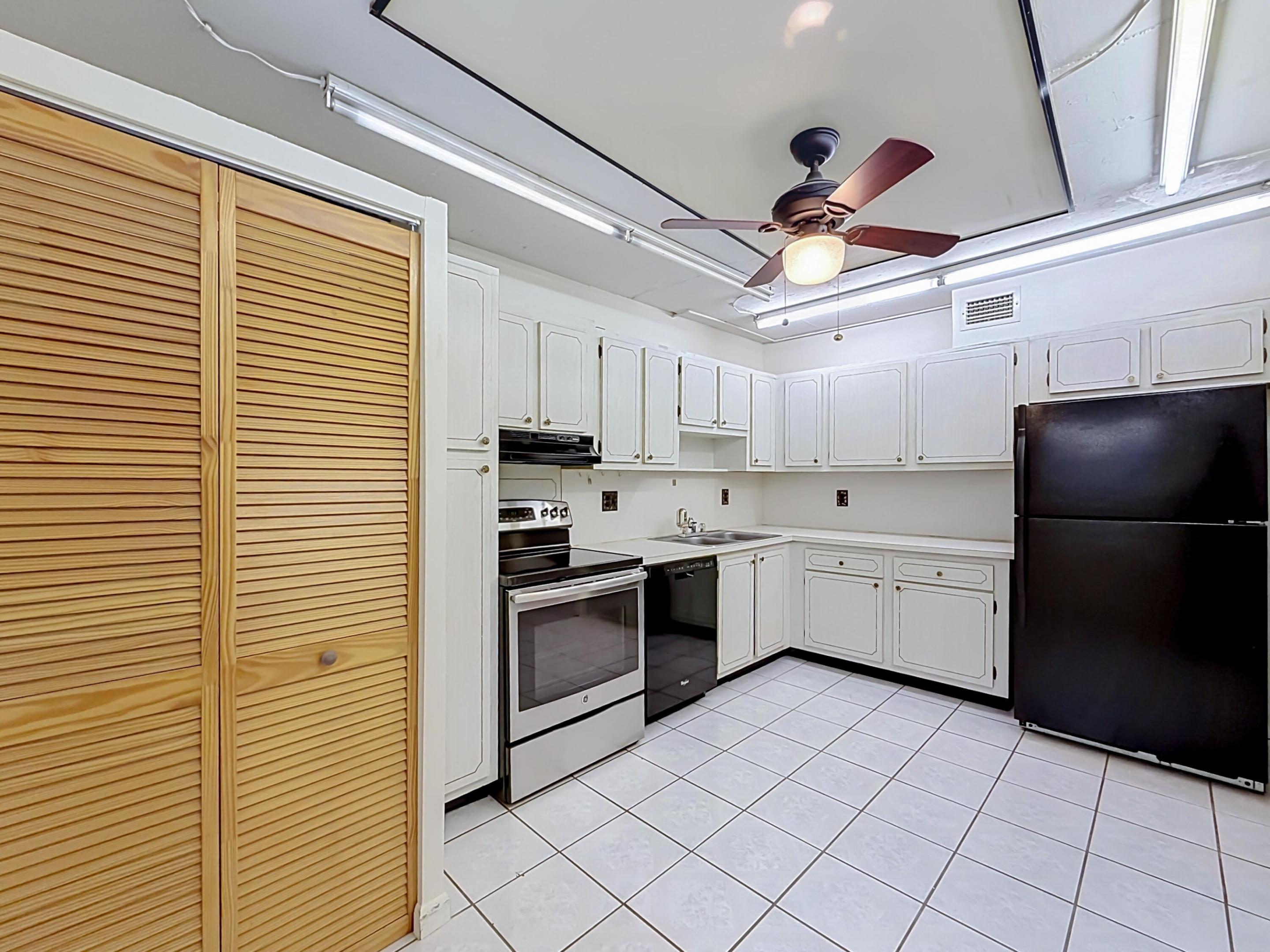 LAKE FOREST CONDO - Residential