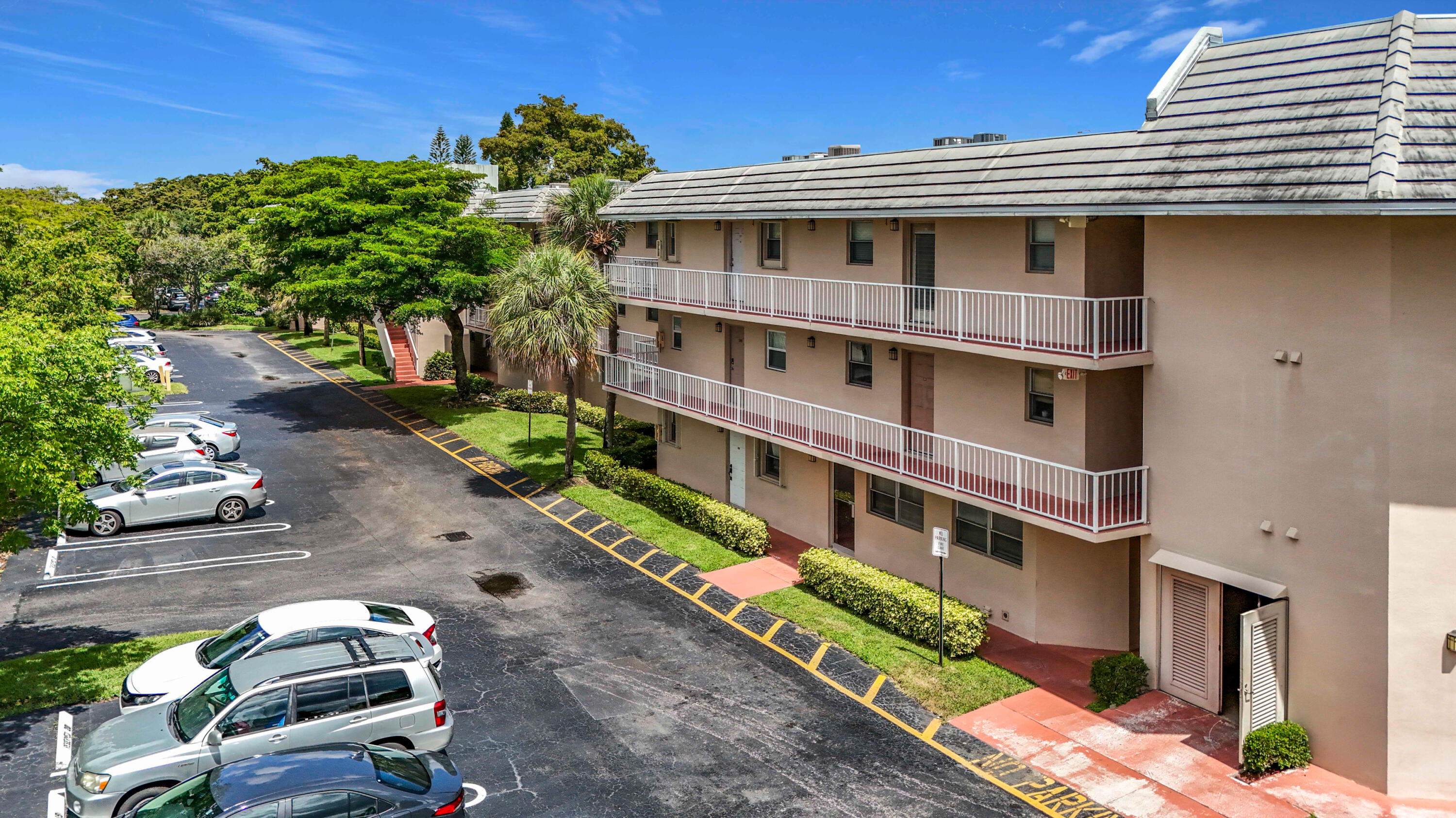 LAKE FOREST CONDO - Residential