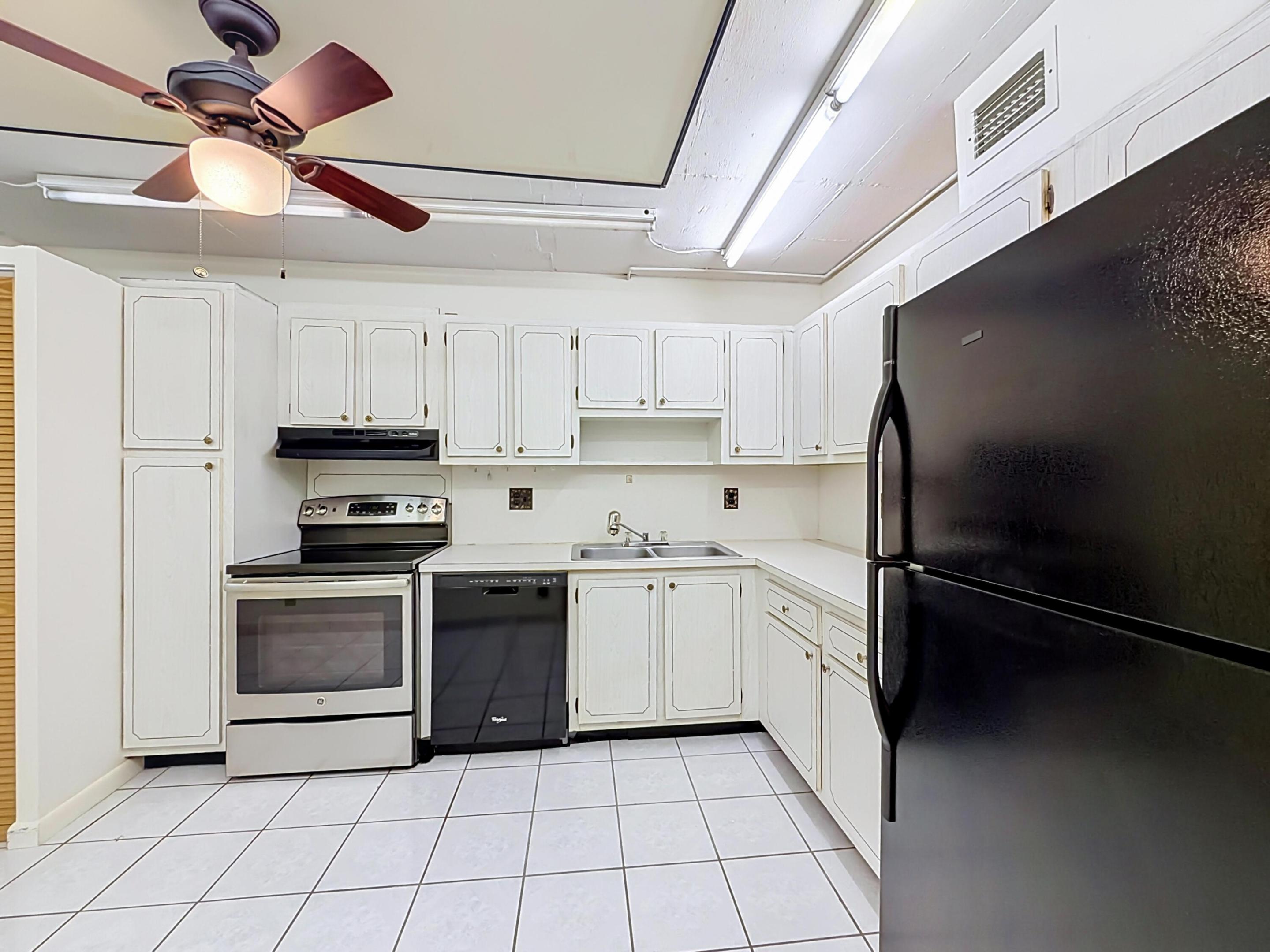 LAKE FOREST CONDO - Residential