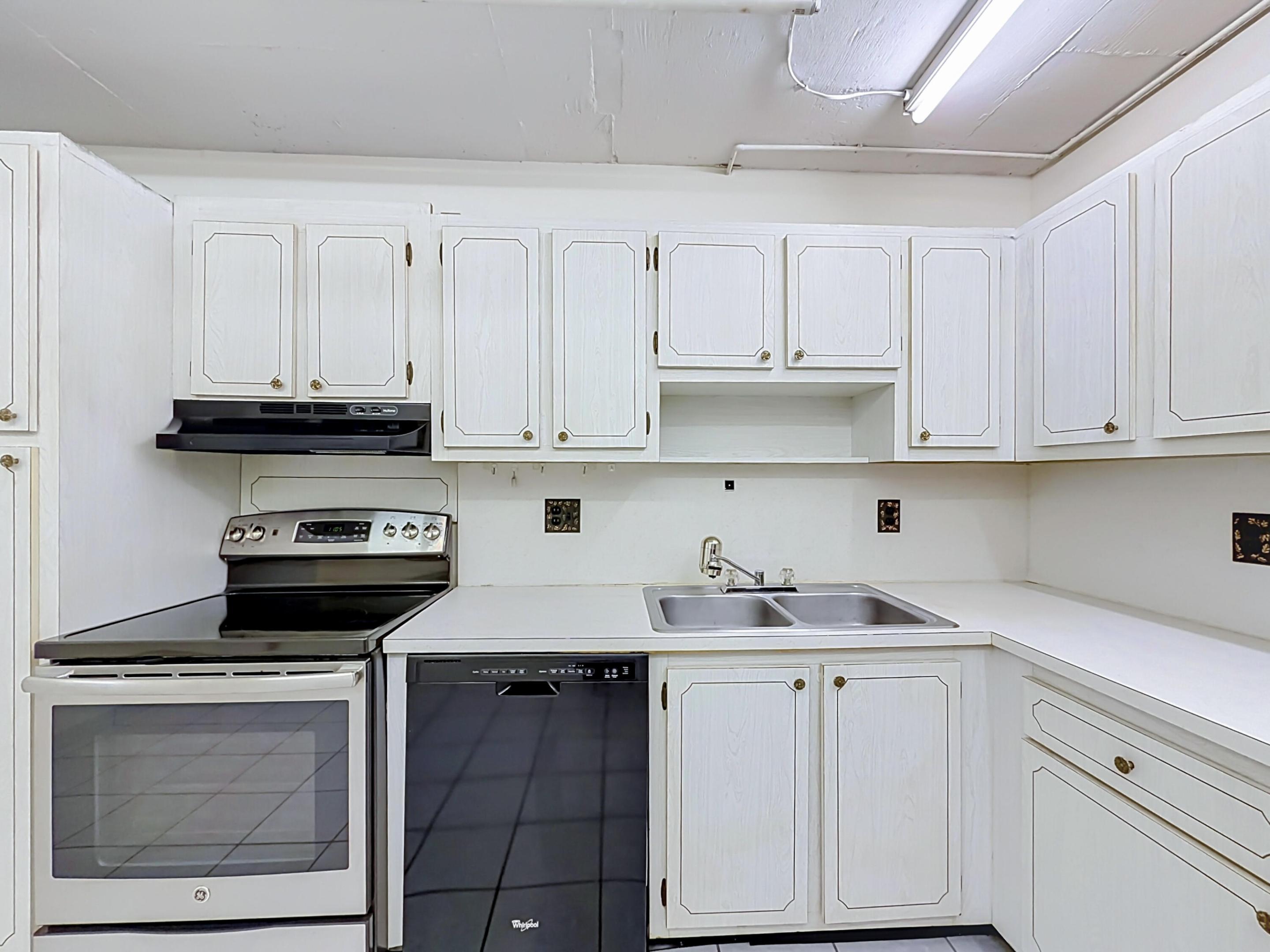 LAKE FOREST CONDO - Residential