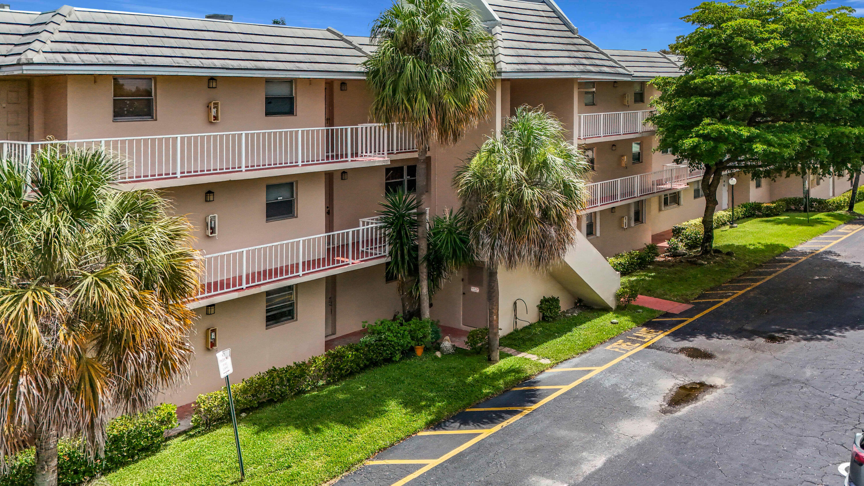 LAKE FOREST CONDO - Residential