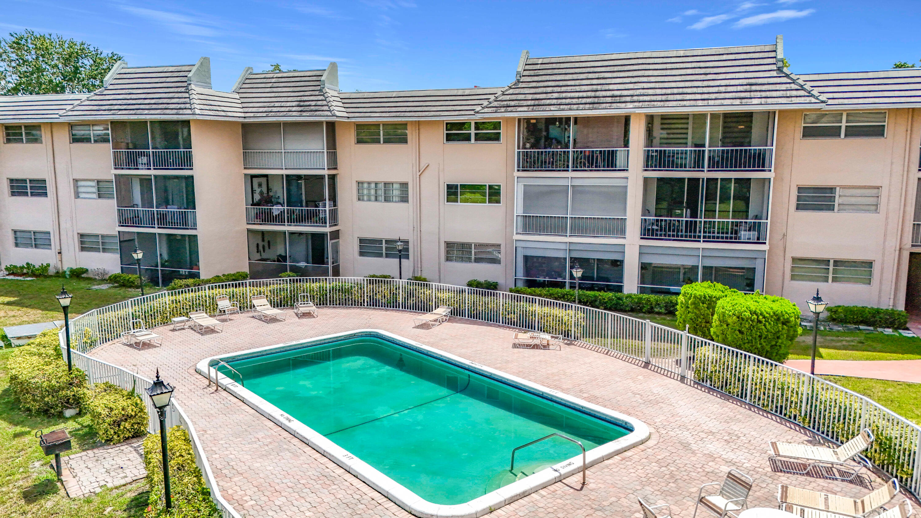 LAKE FOREST CONDO - Residential